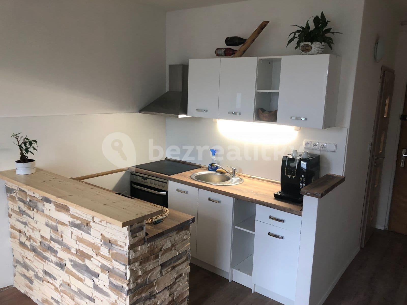 Pronájem bytu 2+kk 37 m², Barrandova, Ústí nad Labem, Ústecký kraj Pronájem bytu 2+kk 37 m², Barrandova, Ústí nad Labem, Ústecký kraj