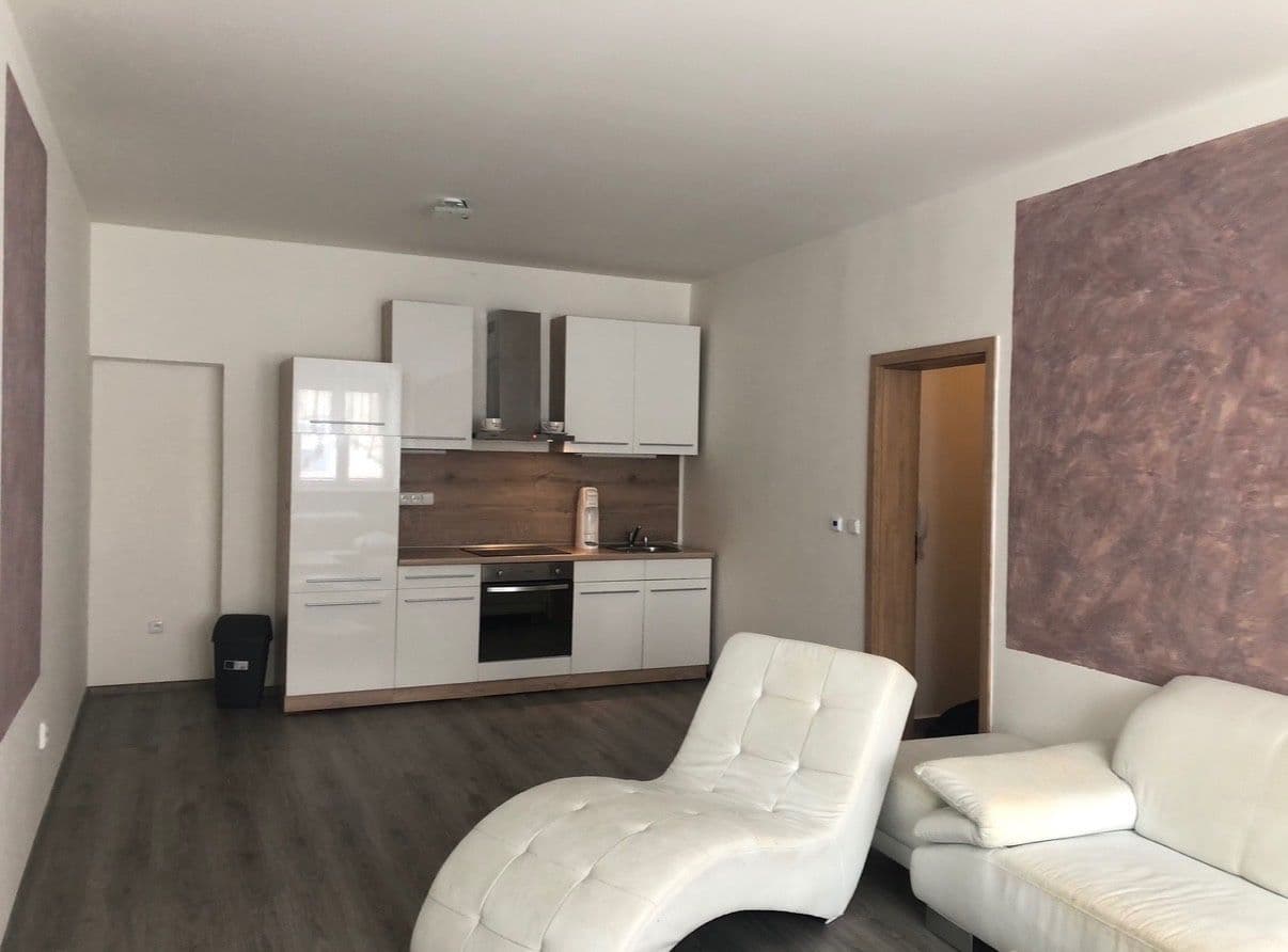 Pronájem bytu 2+kk 60 m², Široká, Chrudim, Pardubický kraj Pronájem bytu 2+kk 60 m², Široká, Chrudim, Pardubický kraj