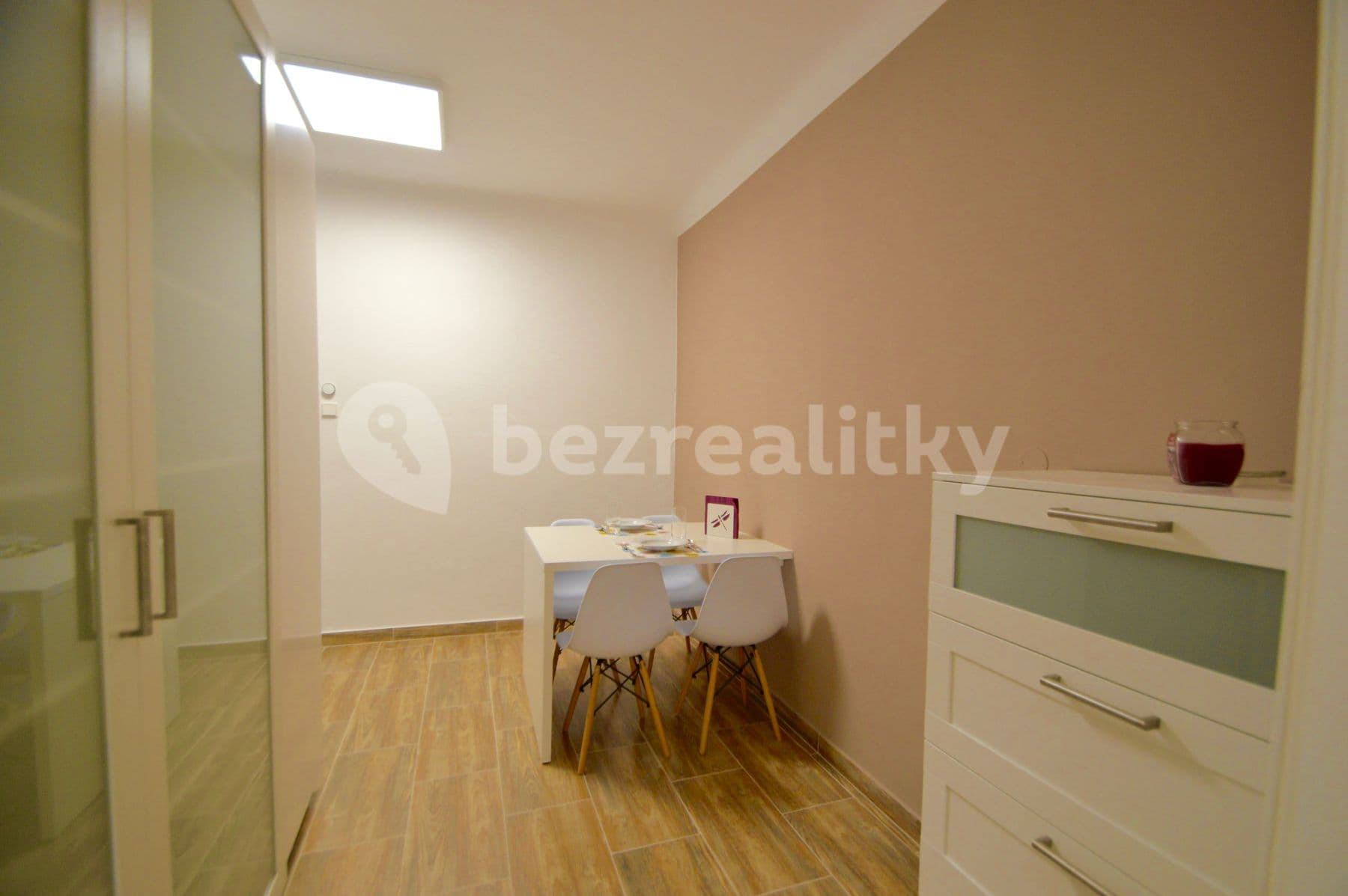 Pronájem bytu 1+1 48 m², Domažlická, Praha, Praha Pronájem bytu 1+1 48 m², Domažlická, Praha, Praha