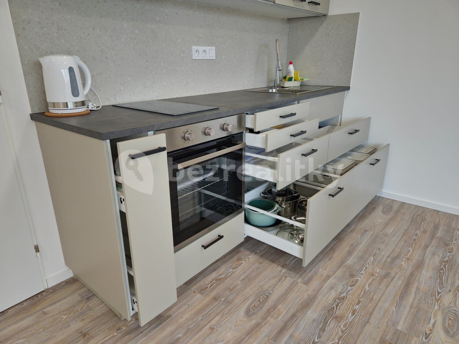Pronájem bytu 1+kk 34 m², Houdova, Praha, Praha Pronájem bytu 1+kk 34 m², Houdova, Praha, Praha