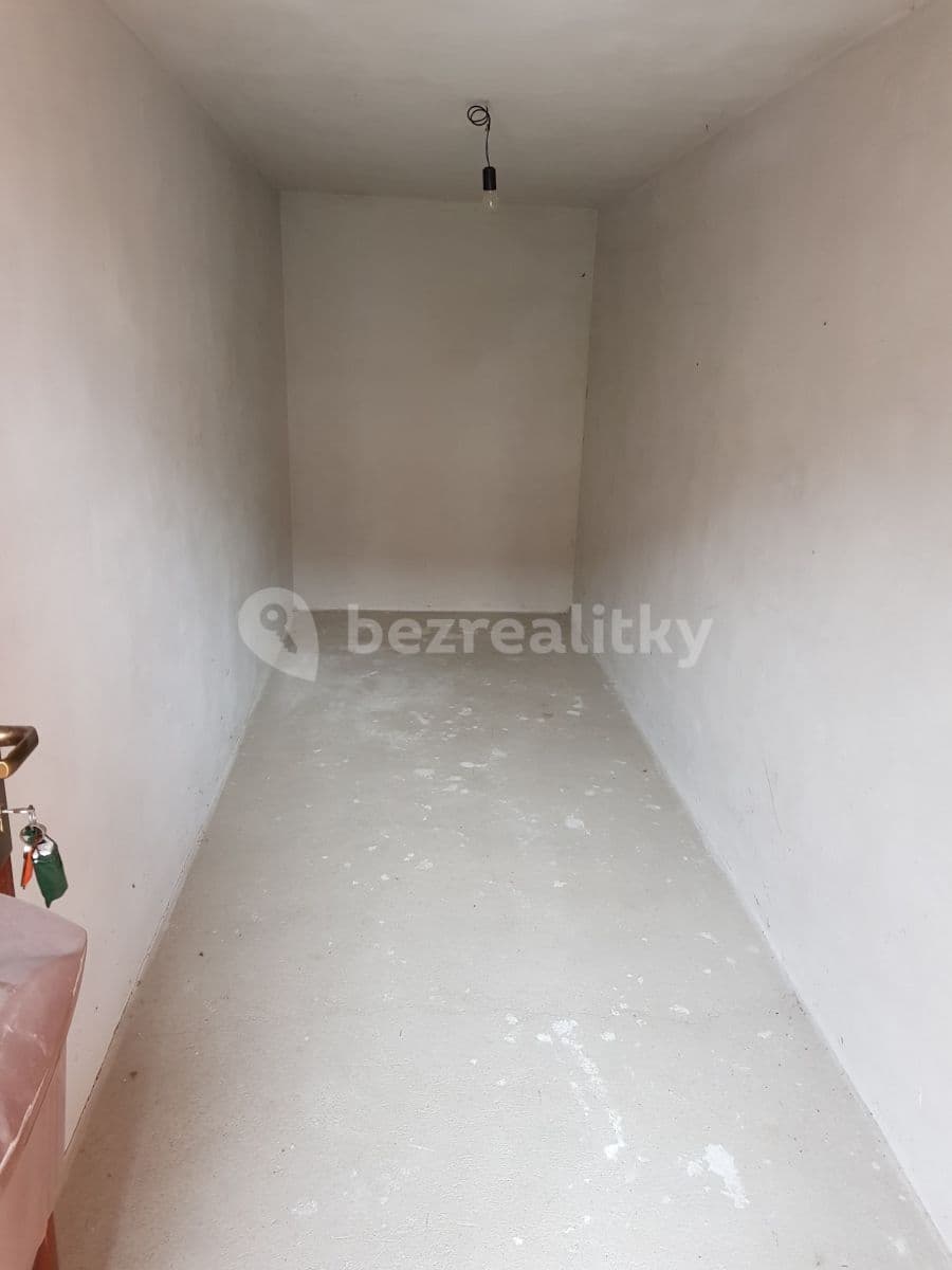 Pronájem nebytového prostoru 9 m², Politických vězňů, Horoměřice, Středočeský kraj Pronájem nebytového prostoru 9 m², Politických vězňů, Horoměřice, Středočeský kraj