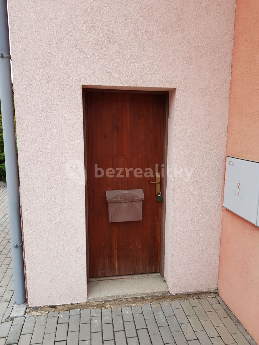 Pronájem nebytového prostoru 9 m², Politických vězňů, Horoměřice, Středočeský kraj Pronájem nebytového prostoru 9 m², Politických vězňů, Horoměřice, Středočeský kraj