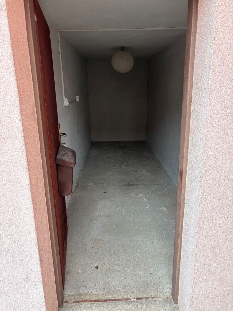 Pronájem nebytového prostoru 9 m², Politických vězňů, Horoměřice, Středočeský kraj Pronájem nebytového prostoru 9 m², Politických vězňů, Horoměřice, Středočeský kraj