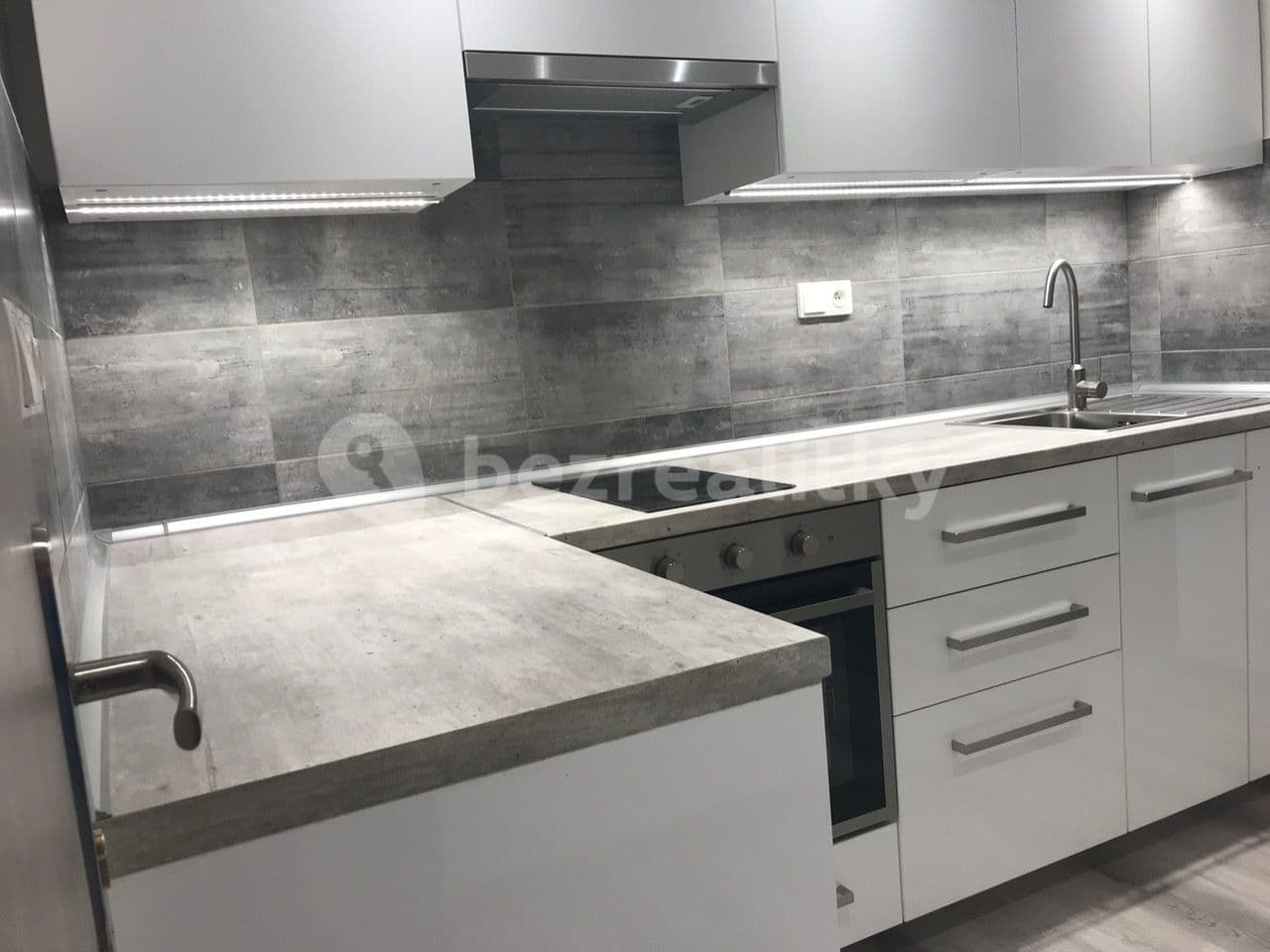 Pronájem bytu 1+1 40 m², Hlavní, Ostrava, Moravskoslezský kraj Pronájem bytu 1+1 40 m², Hlavní, Ostrava, Moravskoslezský kraj