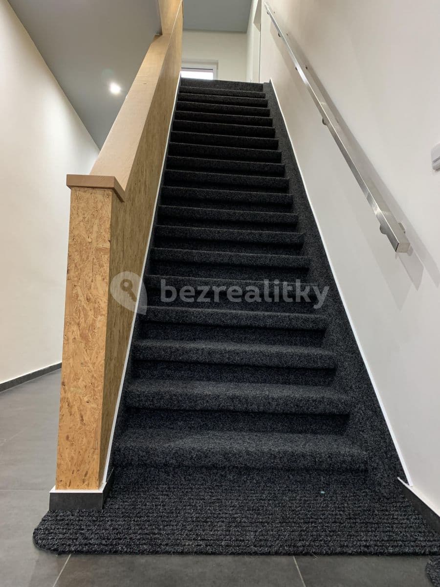 Pronájem bytu 1+1 40 m², Hlavní, Ostrava, Moravskoslezský kraj Pronájem bytu 1+1 40 m², Hlavní, Ostrava, Moravskoslezský kraj