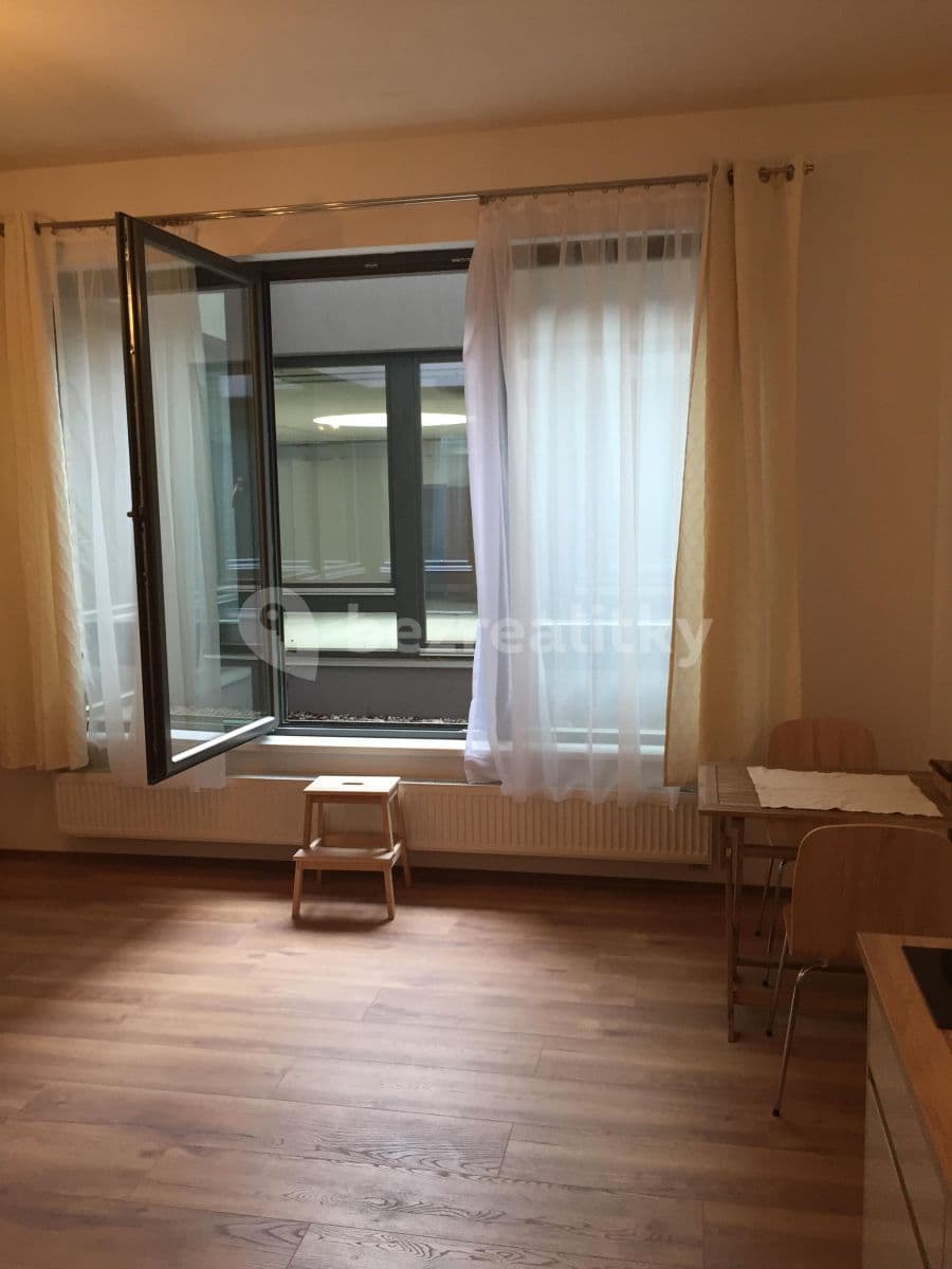 Pronájem bytu 2+kk 43 m², Pod dvorem, Praha, Praha Pronájem bytu 2+kk 43 m², Pod dvorem, Praha, Praha