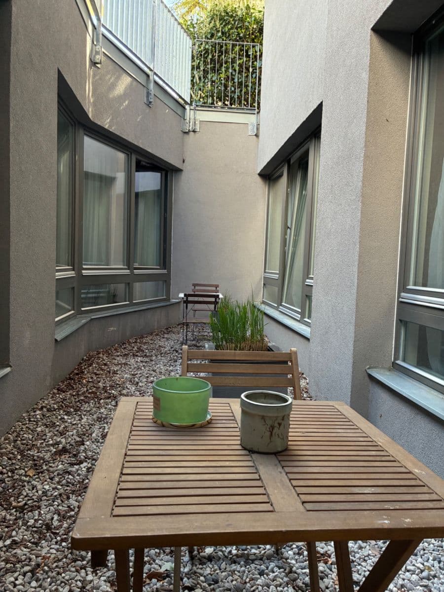 Pronájem bytu 2+kk 43 m², Pod dvorem, Praha, Praha Pronájem bytu 2+kk 43 m², Pod dvorem, Praha, Praha