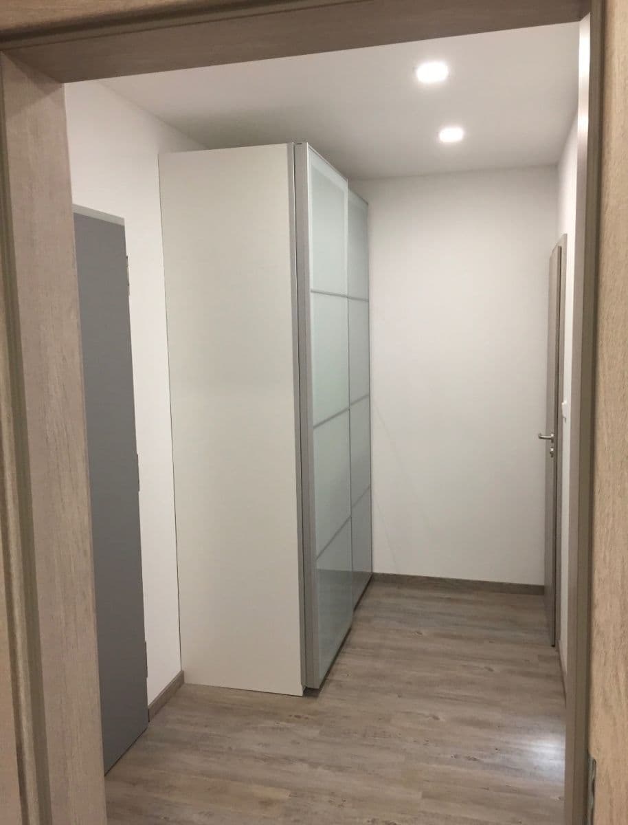 Pronájem bytu 2+kk 48 m², Komenského náměstí, Říčany, Středočeský kraj Pronájem bytu 2+kk 48 m², Komenského náměstí, Říčany, Středočeský kraj