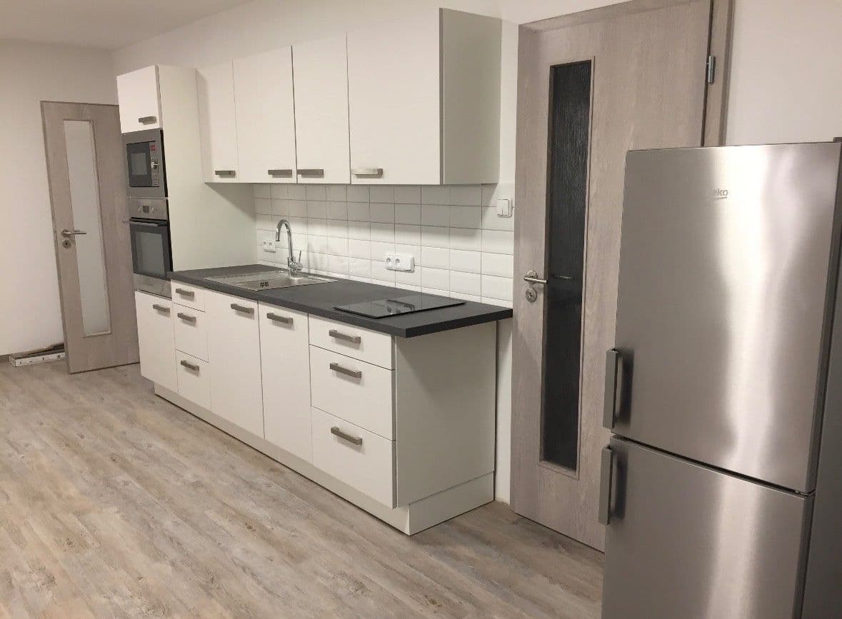 Pronájem bytu 2+kk 48 m², Komenského náměstí, Říčany, Středočeský kraj Pronájem bytu 2+kk 48 m², Komenského náměstí, Říčany, Středočeský kraj