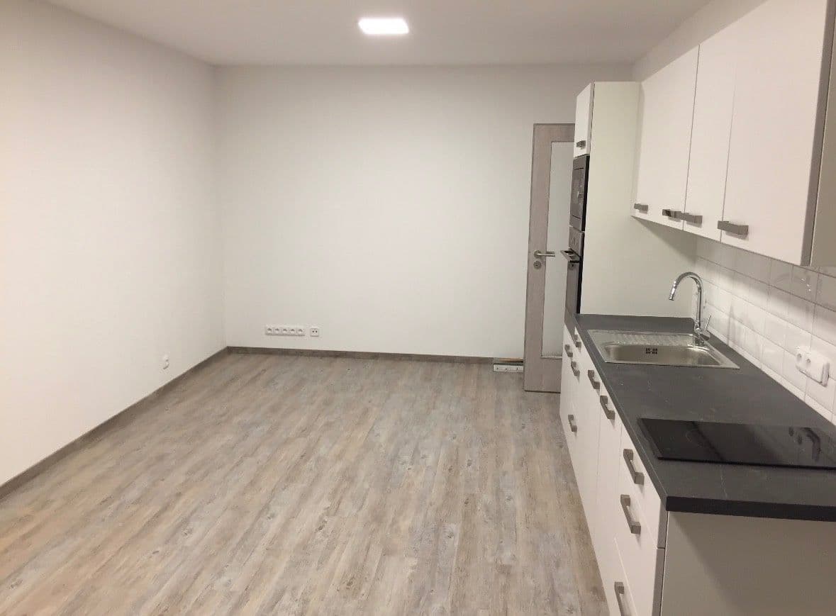 Pronájem bytu 2+kk 48 m², Komenského náměstí, Říčany, Středočeský kraj Pronájem bytu 2+kk 48 m², Komenského náměstí, Říčany, Středočeský kraj