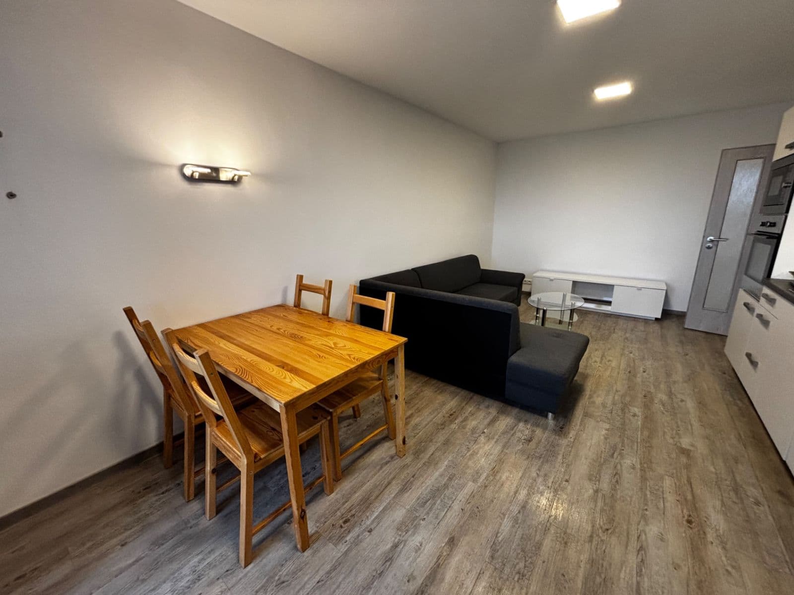 Pronájem bytu 2+kk 48 m², Komenského náměstí, Říčany, Středočeský kraj Pronájem bytu 2+kk 48 m², Komenského náměstí, Říčany, Středočeský kraj