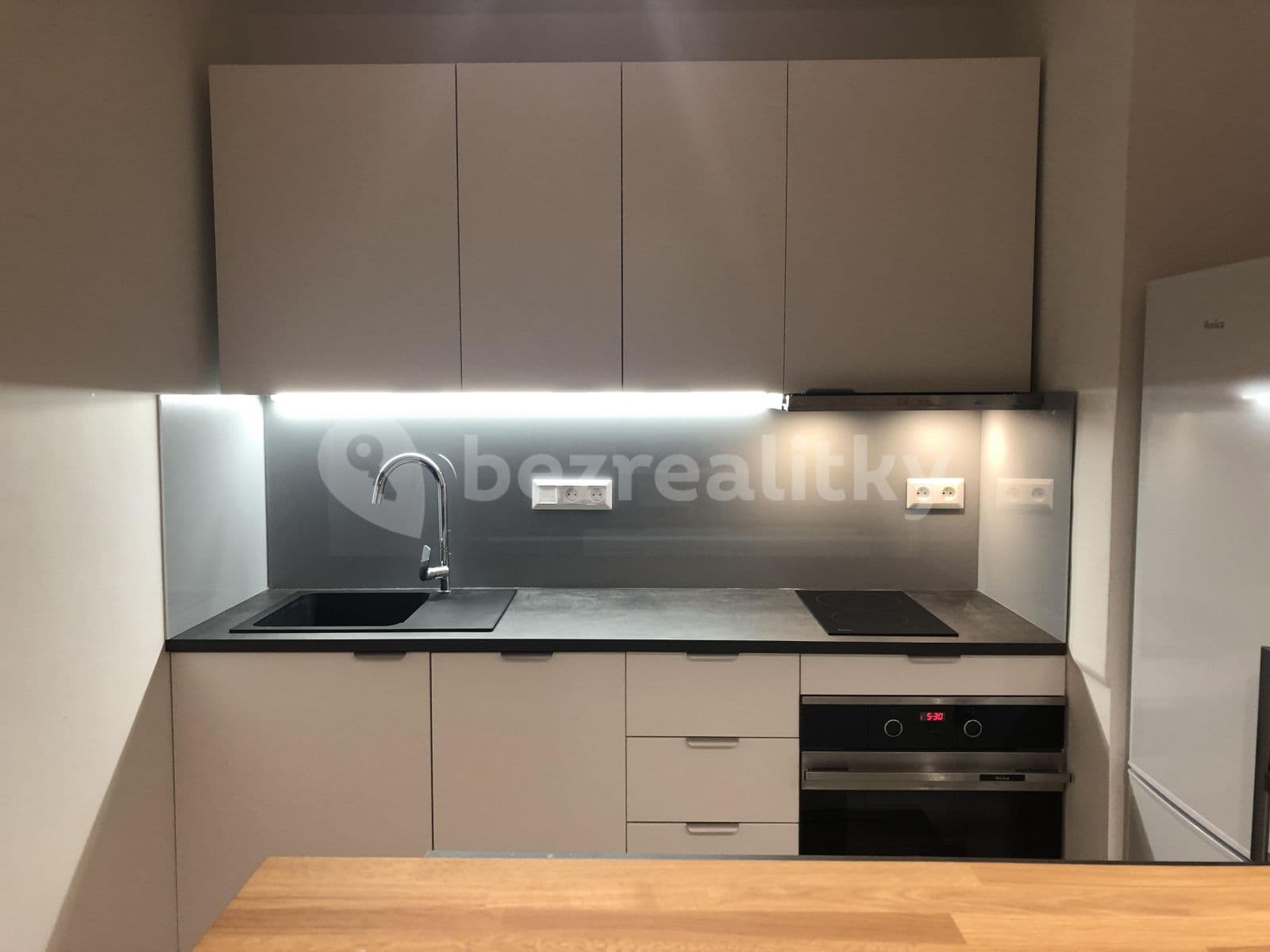 Pronájem bytu 2+kk 42 m², Svojetická, Praha, Praha Pronájem bytu 2+kk 42 m², Svojetická, Praha, Praha