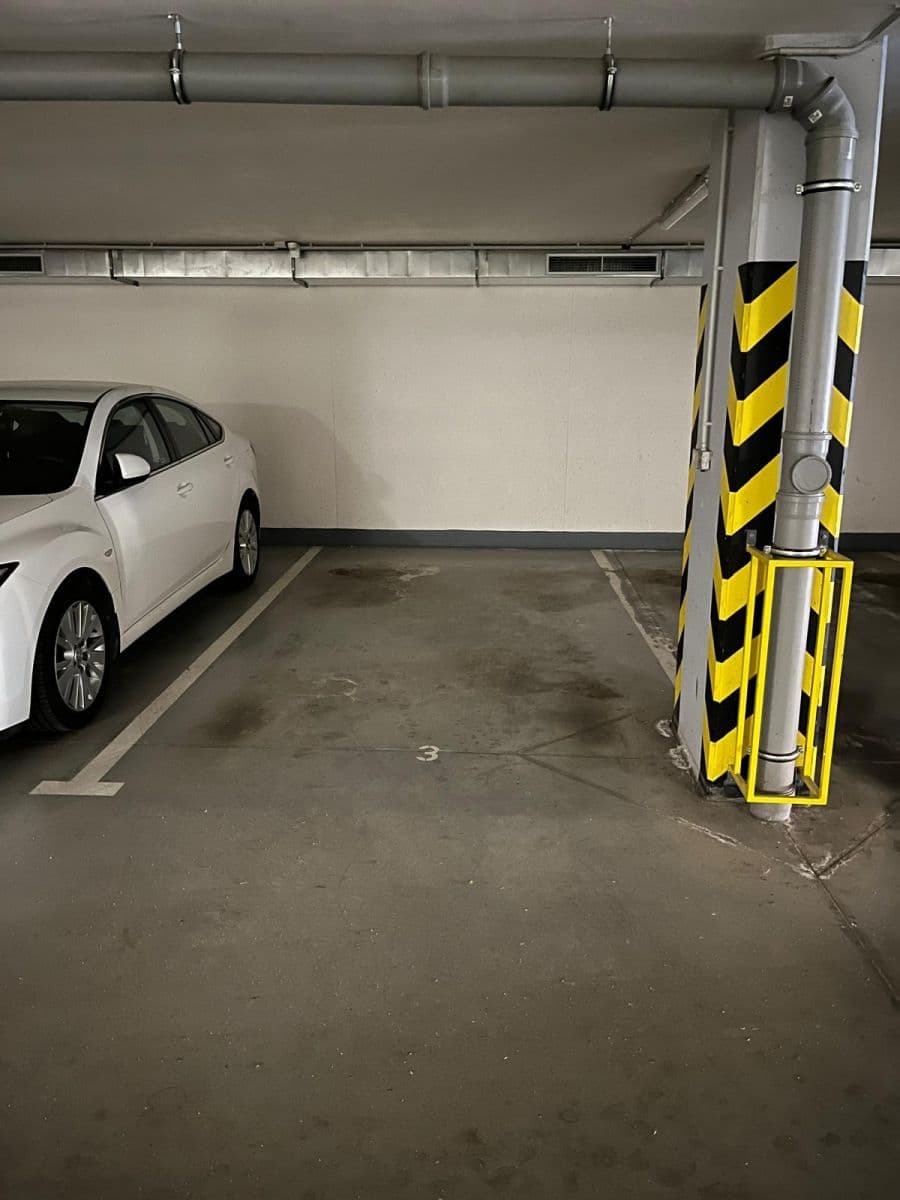 Pronájem garáže 14 m², Říčanská, Brno, Jihomoravský kraj Pronájem garáže 14 m², Říčanská, Brno, Jihomoravský kraj