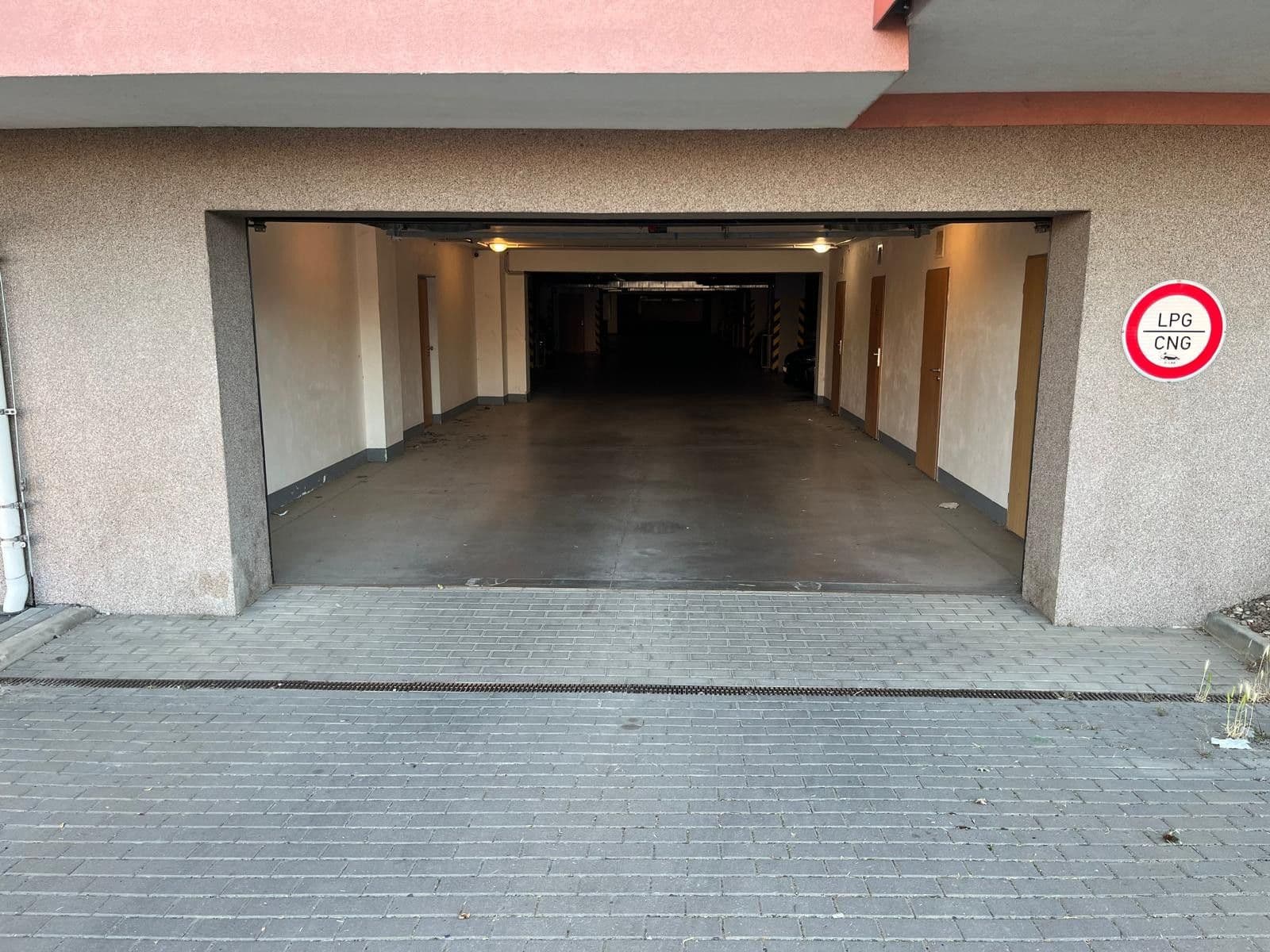 Pronájem garáže 14 m², Říčanská, Brno, Jihomoravský kraj Pronájem garáže 14 m², Říčanská, Brno, Jihomoravský kraj