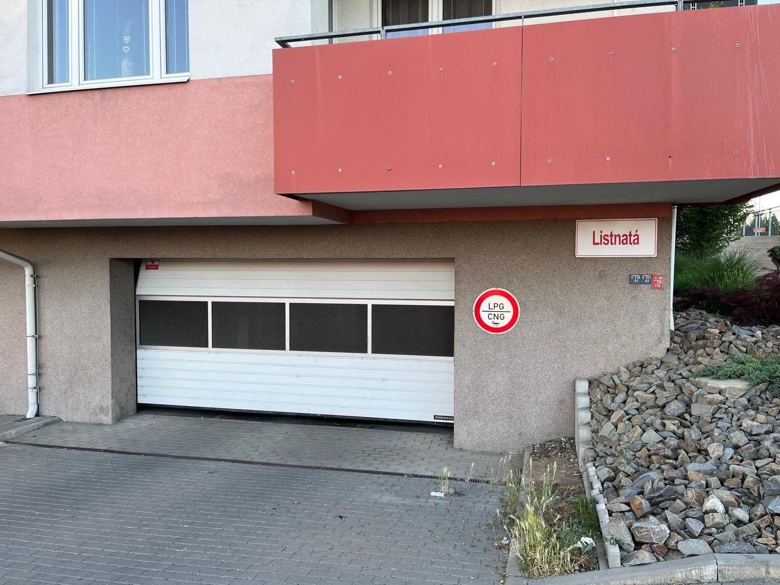 Pronájem garáže 14 m², Říčanská, Brno, Jihomoravský kraj Pronájem garáže 14 m², Říčanská, Brno, Jihomoravský kraj