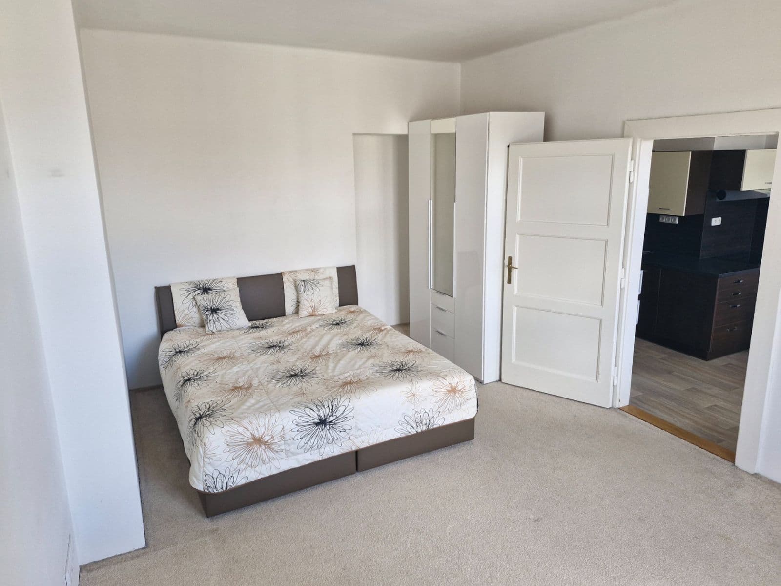 Pronájem bytu 1+1 48 m², Laubova, Praha, Praha Pronájem bytu 1+1 48 m², Laubova, Praha, Praha