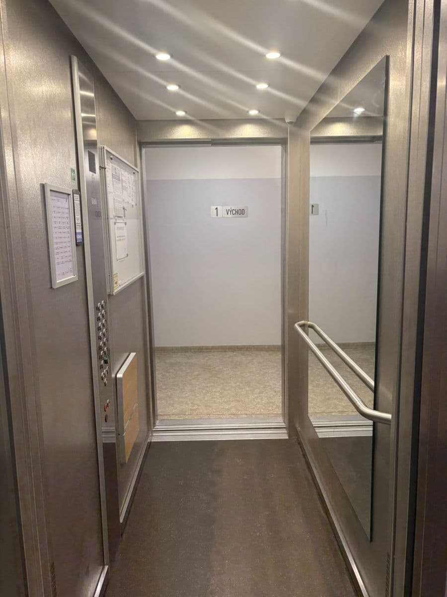 Pronájem bytu 3+1 68 m², Nevanova, Praha, Praha Pronájem bytu 3+1 68 m², Nevanova, Praha, Praha