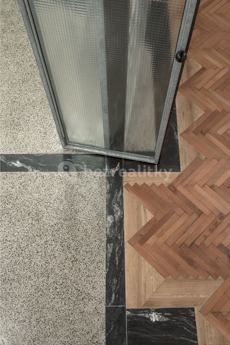 Pronájem bytu 70 m², Smetanovo nábřeží, Hradec Králové, Královéhradecký kraj Pronájem bytu 70 m², Smetanovo nábřeží, Hradec Králové, Královéhradecký kraj