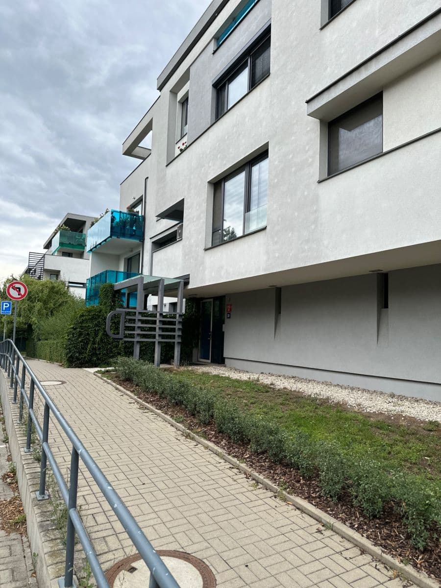 Pronájem bytu 1+kk 37 m², Nepomuckých, Praha, Praha Pronájem bytu 1+kk 37 m², Nepomuckých, Praha, Praha