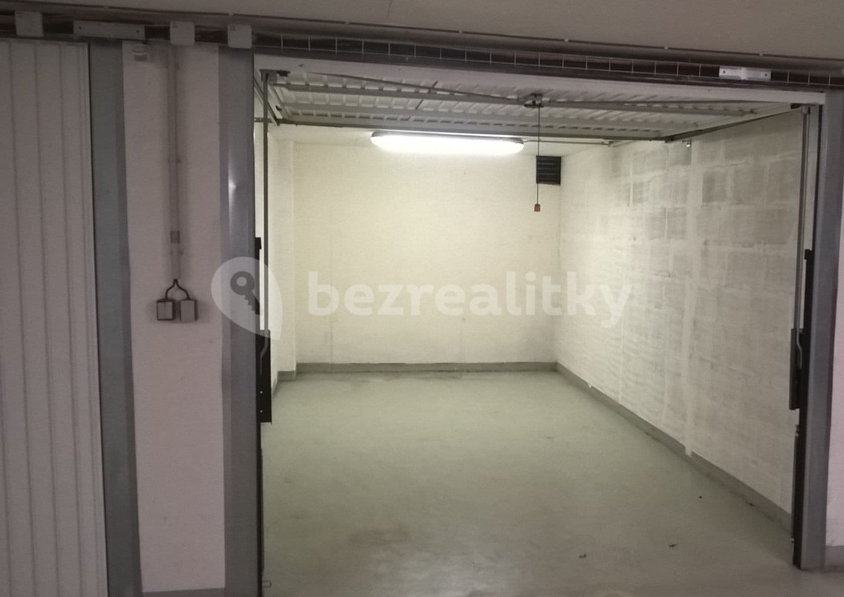 Pronájem garáže 17 m², Lovosická, Praha, Praha Pronájem garáže 17 m², Lovosická, Praha, Praha