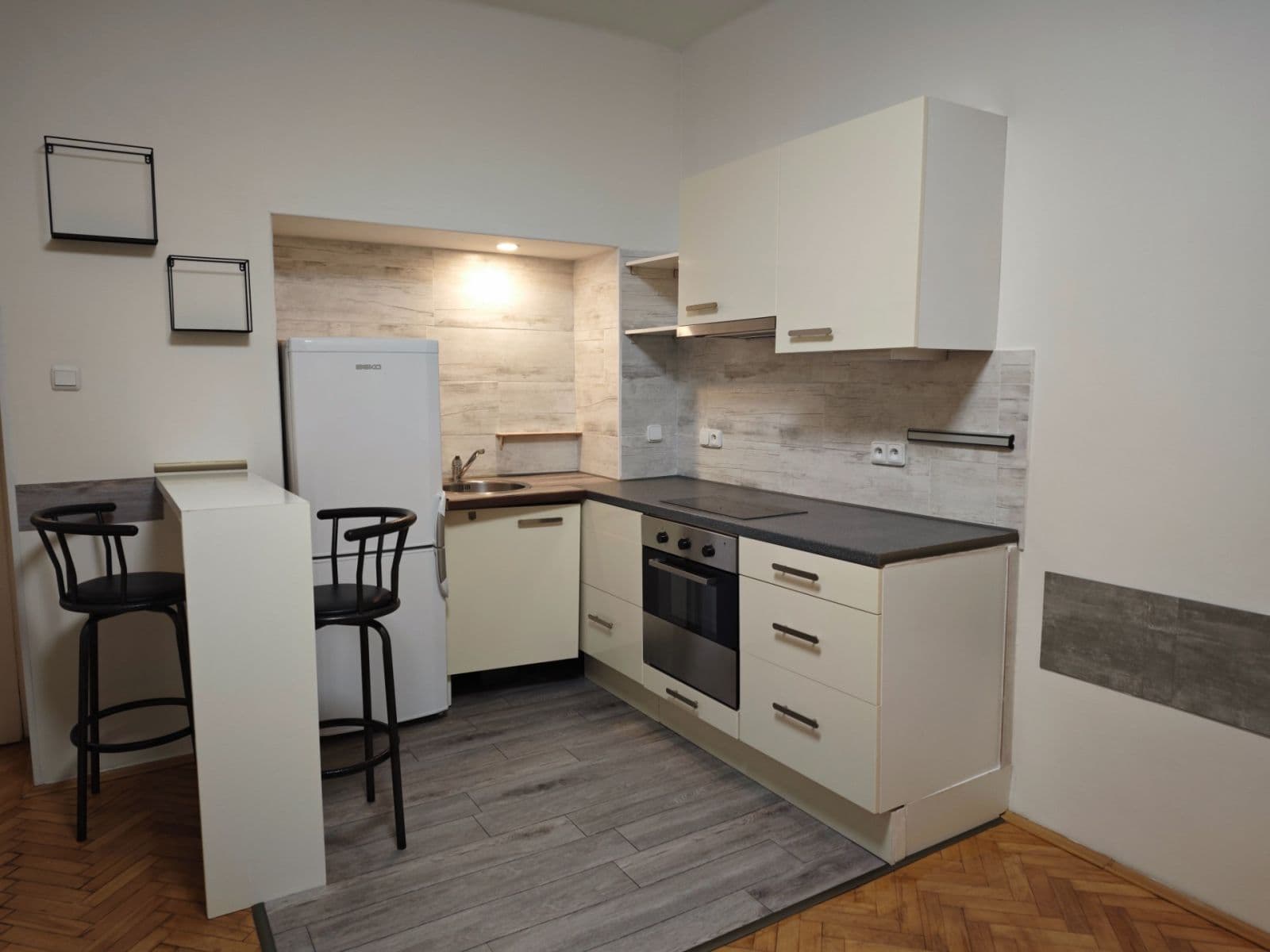 Pronájem bytu 1+kk 25 m², Mikovcova, Praha, Praha Pronájem bytu 1+kk 25 m², Mikovcova, Praha, Praha