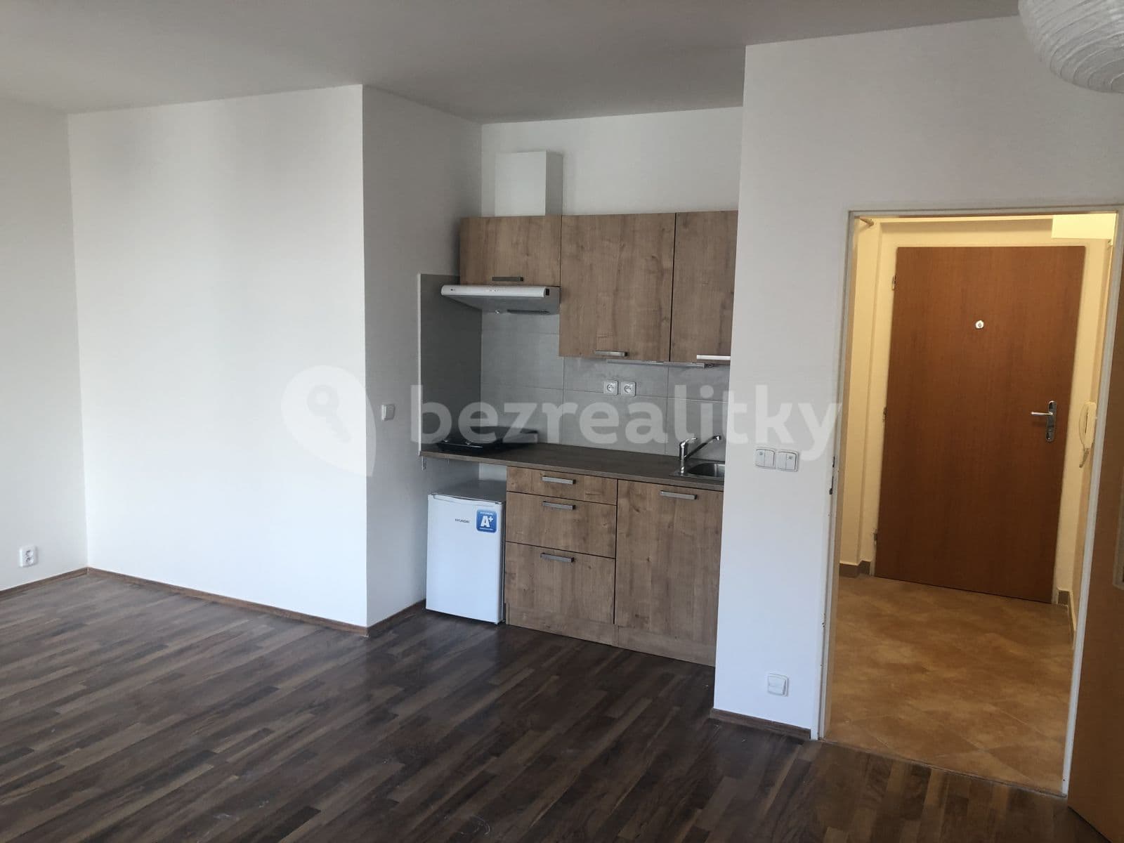 Pronájem bytu 1+kk 33 m², Ve Slatinách, Praha, Praha Pronájem bytu 1+kk 33 m², Ve Slatinách, Praha, Praha
