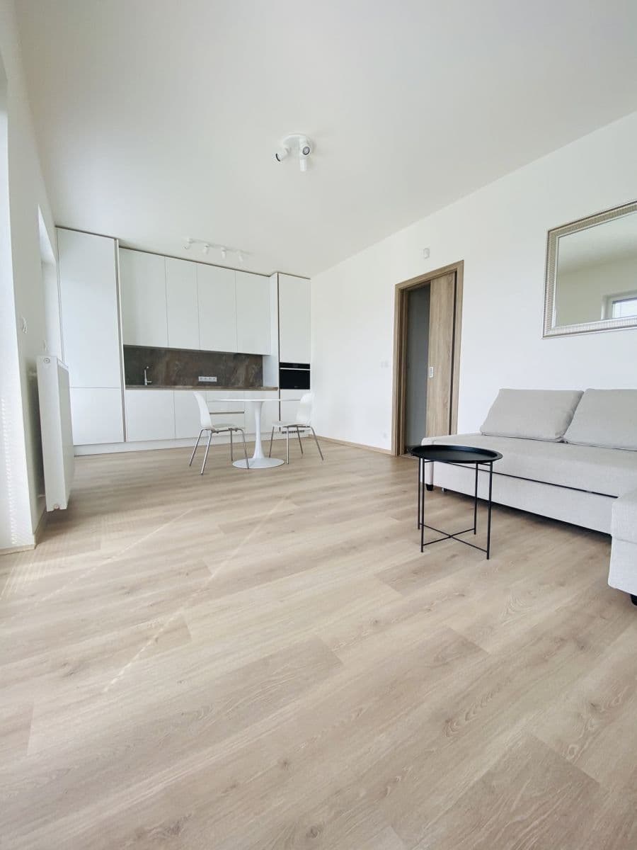 Pronájem bytu 1+kk 38 m², Chorošová, Praha, Praha Pronájem bytu 1+kk 38 m², Chorošová, Praha, Praha