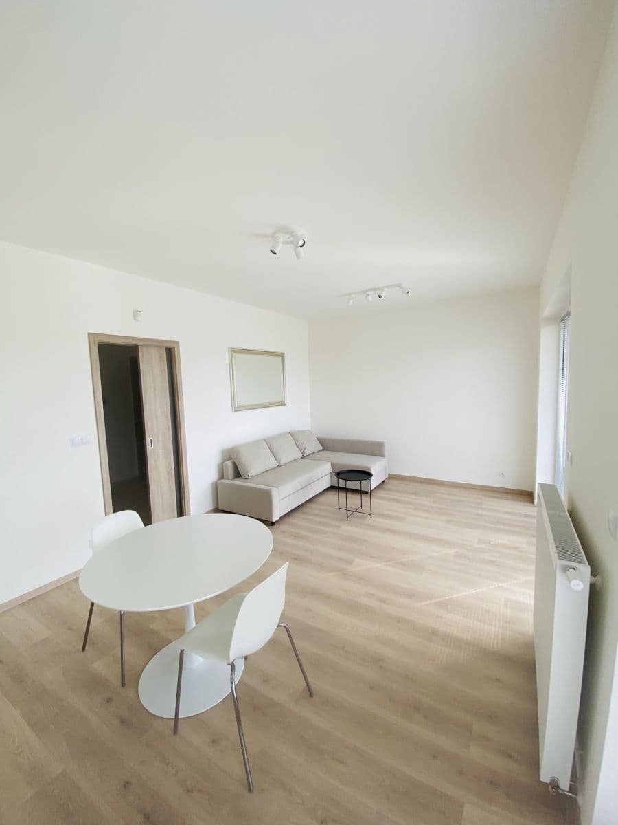 Pronájem bytu 1+kk 38 m², Chorošová, Praha, Praha Pronájem bytu 1+kk 38 m², Chorošová, Praha, Praha