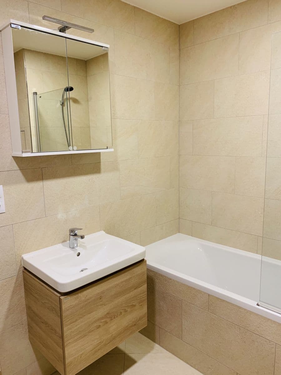 Pronájem bytu 1+kk 38 m², Chorošová, Praha, Praha Pronájem bytu 1+kk 38 m², Chorošová, Praha, Praha