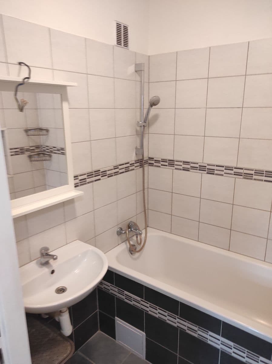 Pronájem bytu 3+1 60 m², K Lipám, Praha, Praha Pronájem bytu 3+1 60 m², K Lipám, Praha, Praha