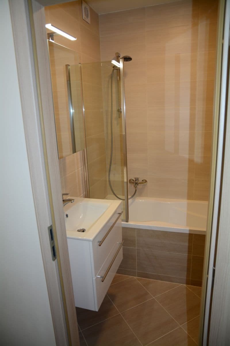 Pronájem bytu 2+1 63 m², Okružní, Zlín, Zlínský kraj Pronájem bytu 2+1 63 m², Okružní, Zlín, Zlínský kraj