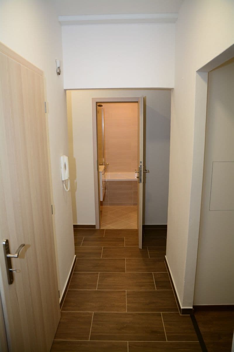 Pronájem bytu 2+1 63 m², Okružní, Zlín, Zlínský kraj Pronájem bytu 2+1 63 m², Okružní, Zlín, Zlínský kraj