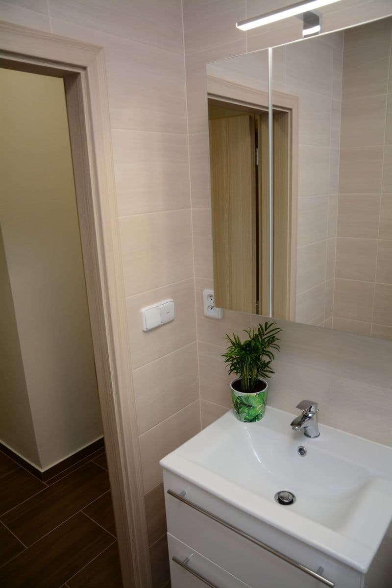 Pronájem bytu 2+1 63 m², Okružní, Zlín, Zlínský kraj Pronájem bytu 2+1 63 m², Okružní, Zlín, Zlínský kraj