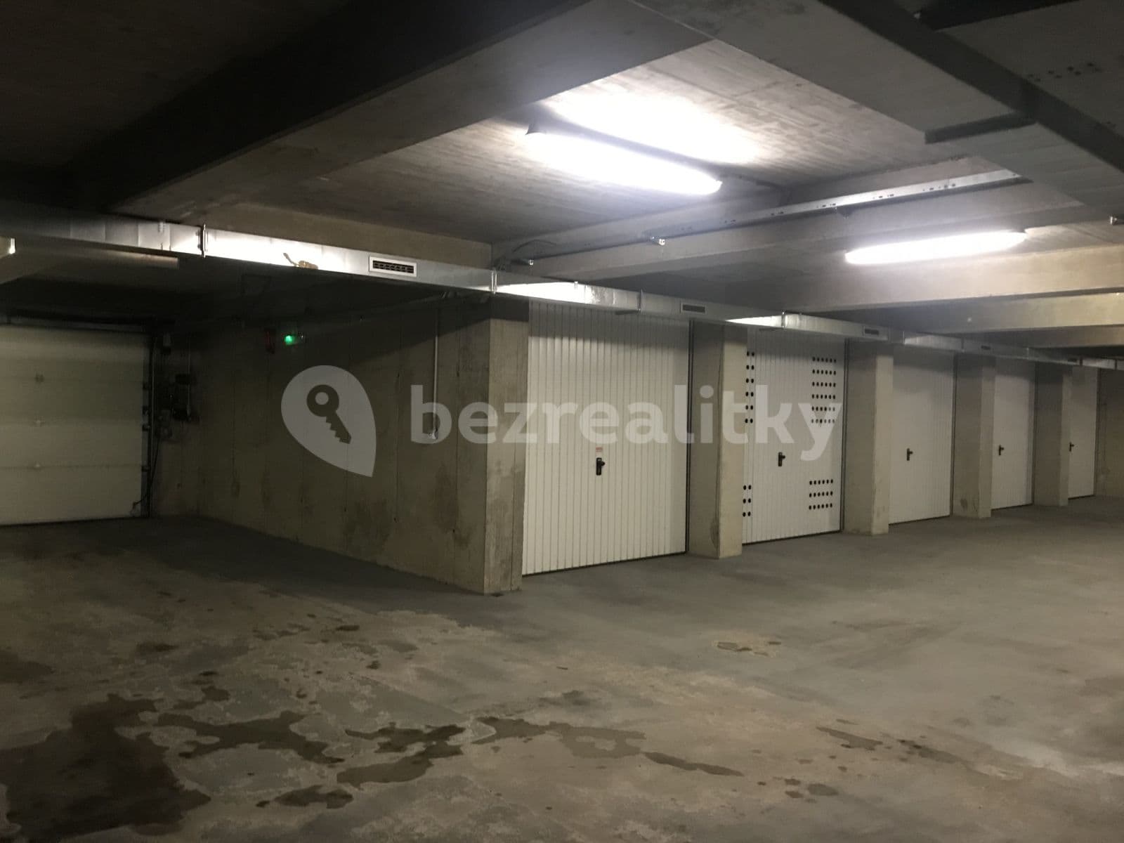 Pronájem garáže 16 m², Mošnerova, Olomouc, Olomoucký kraj Pronájem garáže 16 m², Mošnerova, Olomouc, Olomoucký kraj