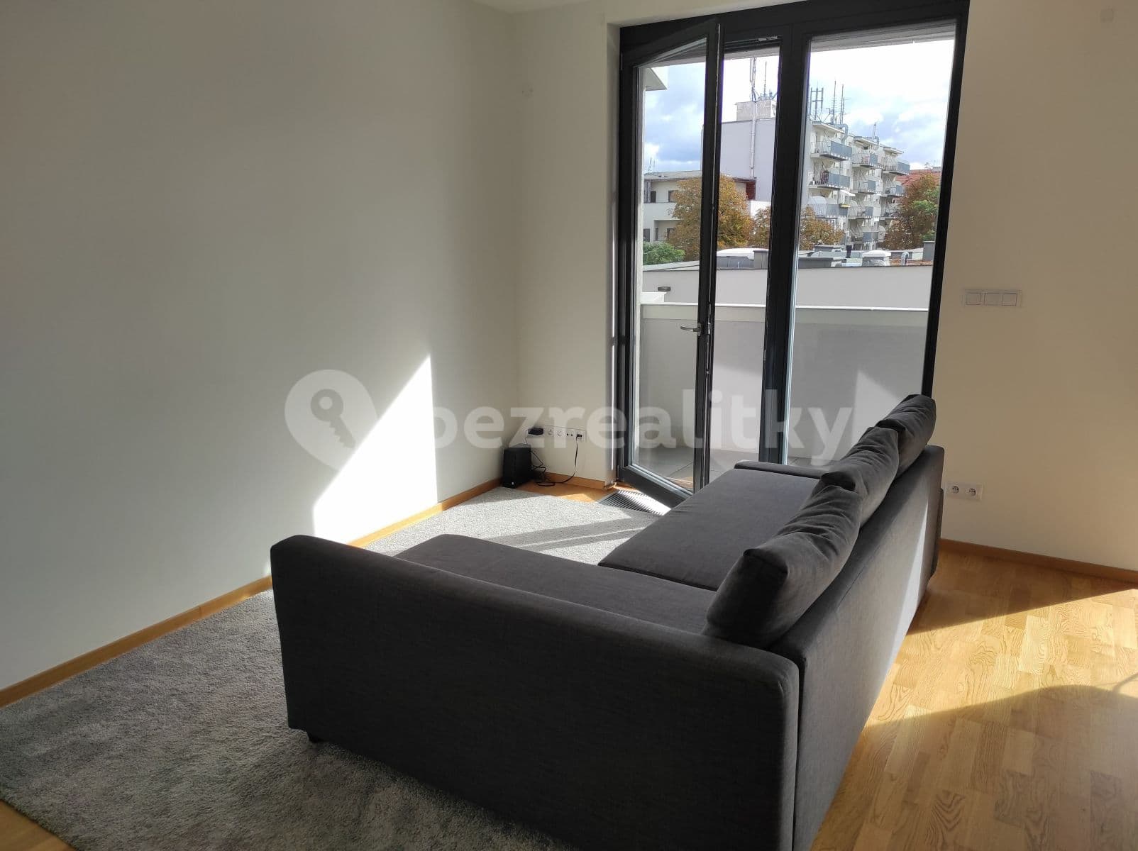 Pronájem bytu 1+kk 45 m², Osadní, Praha, Praha Pronájem bytu 1+kk 45 m², Osadní, Praha, Praha