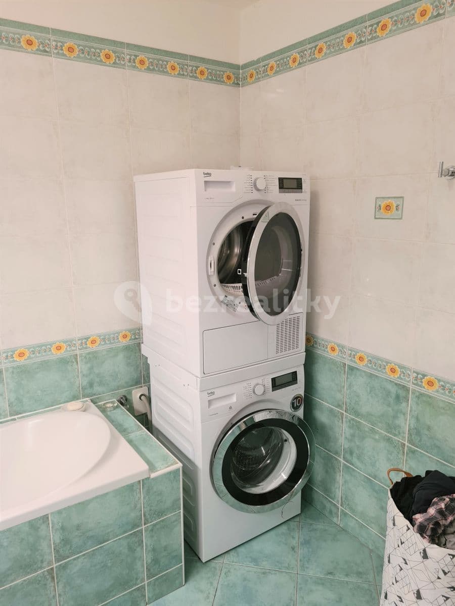 Pronájem bytu 3+kk 83 m², Za Sídlištěm, Dolní Břežany, Středočeský kraj Pronájem bytu 3+kk 83 m², Za Sídlištěm, Dolní Břežany, Středočeský kraj