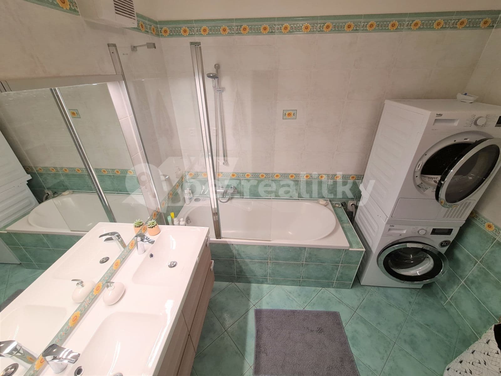 Pronájem bytu 3+kk 83 m², Za Sídlištěm, Dolní Břežany, Středočeský kraj Pronájem bytu 3+kk 83 m², Za Sídlištěm, Dolní Břežany, Středočeský kraj