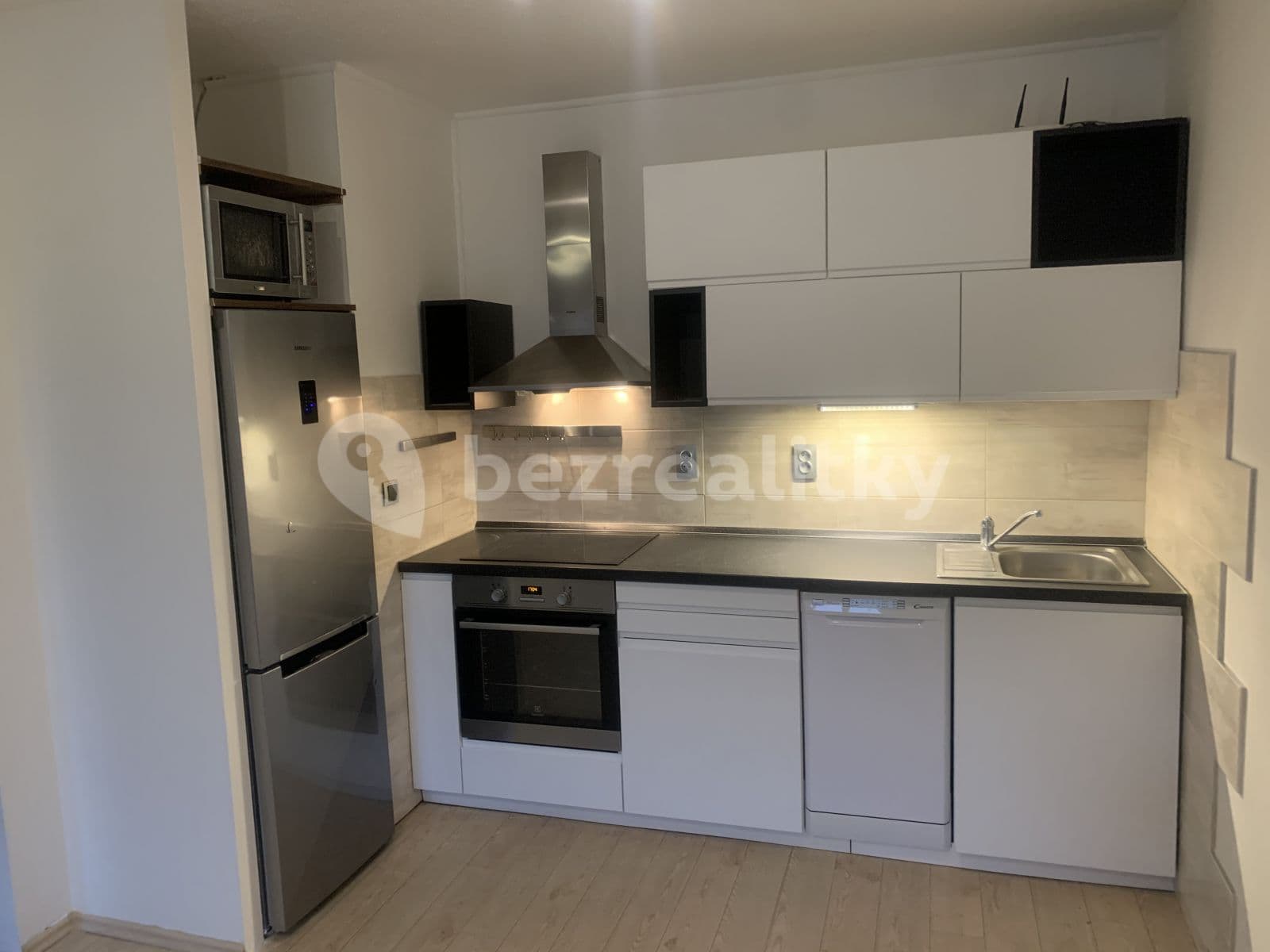 Pronájem bytu 2+kk 45 m², Zimní, Hostivice, Středočeský kraj Pronájem bytu 2+kk 45 m², Zimní, Hostivice, Středočeský kraj