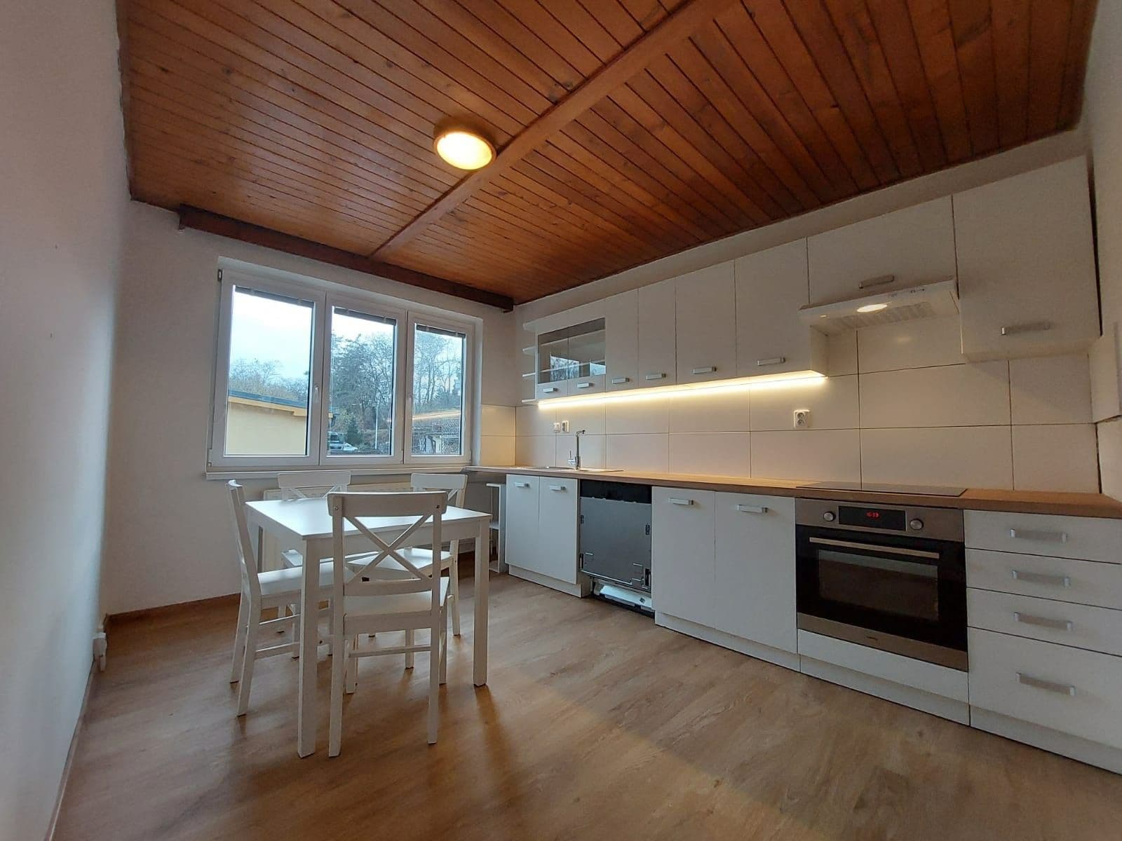 Pronájem bytu 5+1 87 m², U Schodů, Praha, Praha Pronájem bytu 5+1 87 m², U Schodů, Praha, Praha