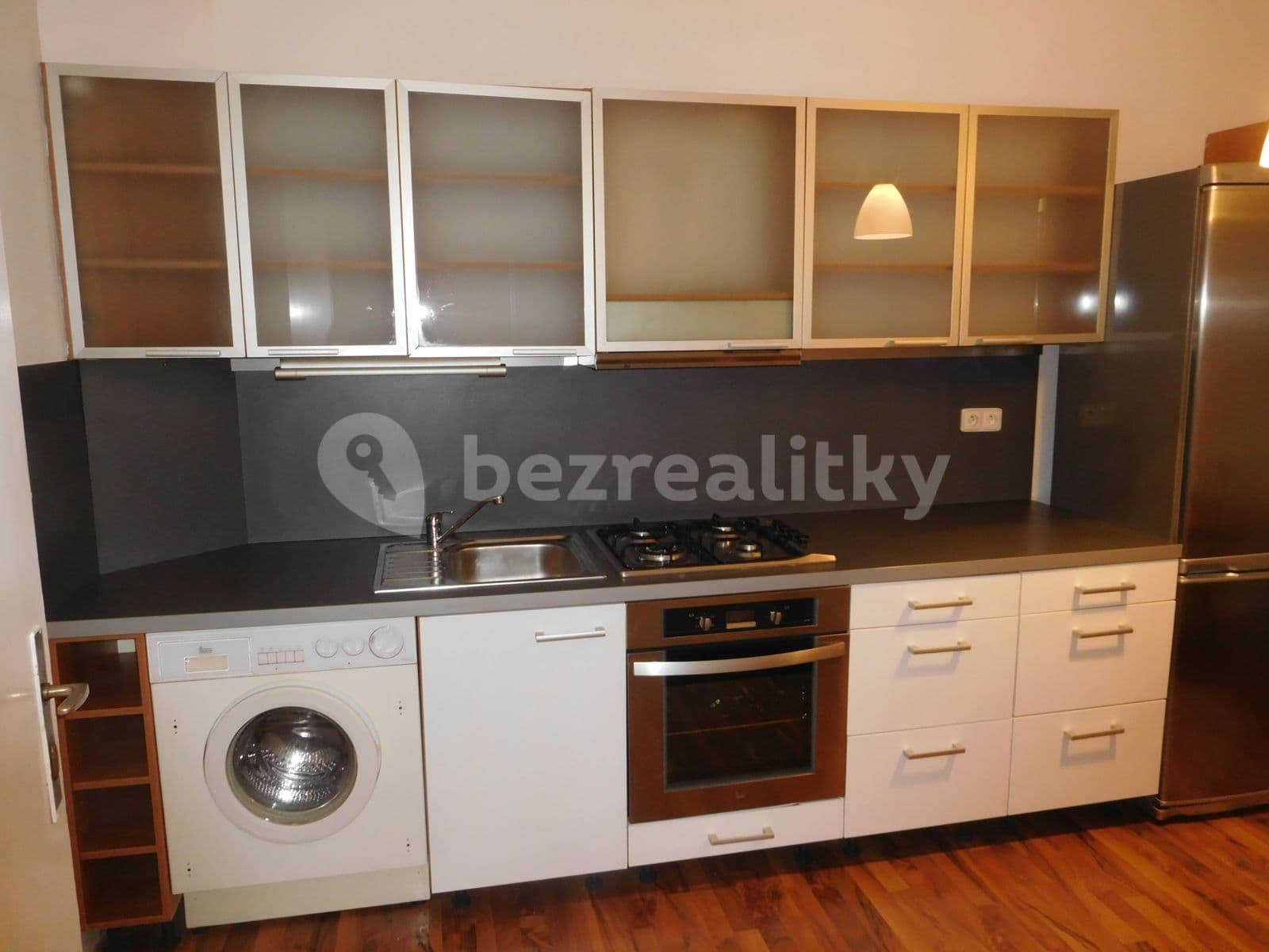 Pronájem bytu 2+kk 43 m², 28. Pluku, Praha, Praha Pronájem bytu 2+kk 43 m², 28. Pluku, Praha, Praha