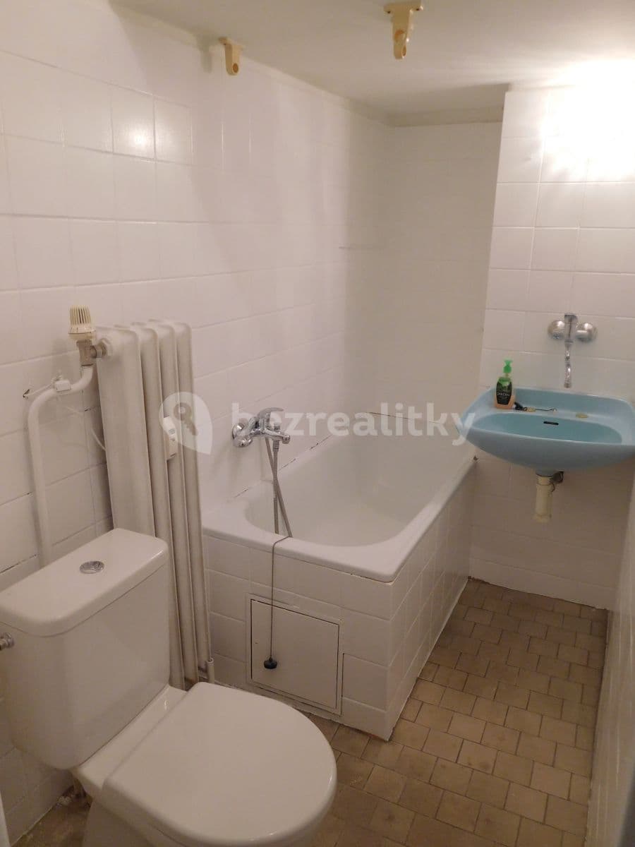 Pronájem bytu 2+kk 43 m², 28. Pluku, Praha, Praha Pronájem bytu 2+kk 43 m², 28. Pluku, Praha, Praha