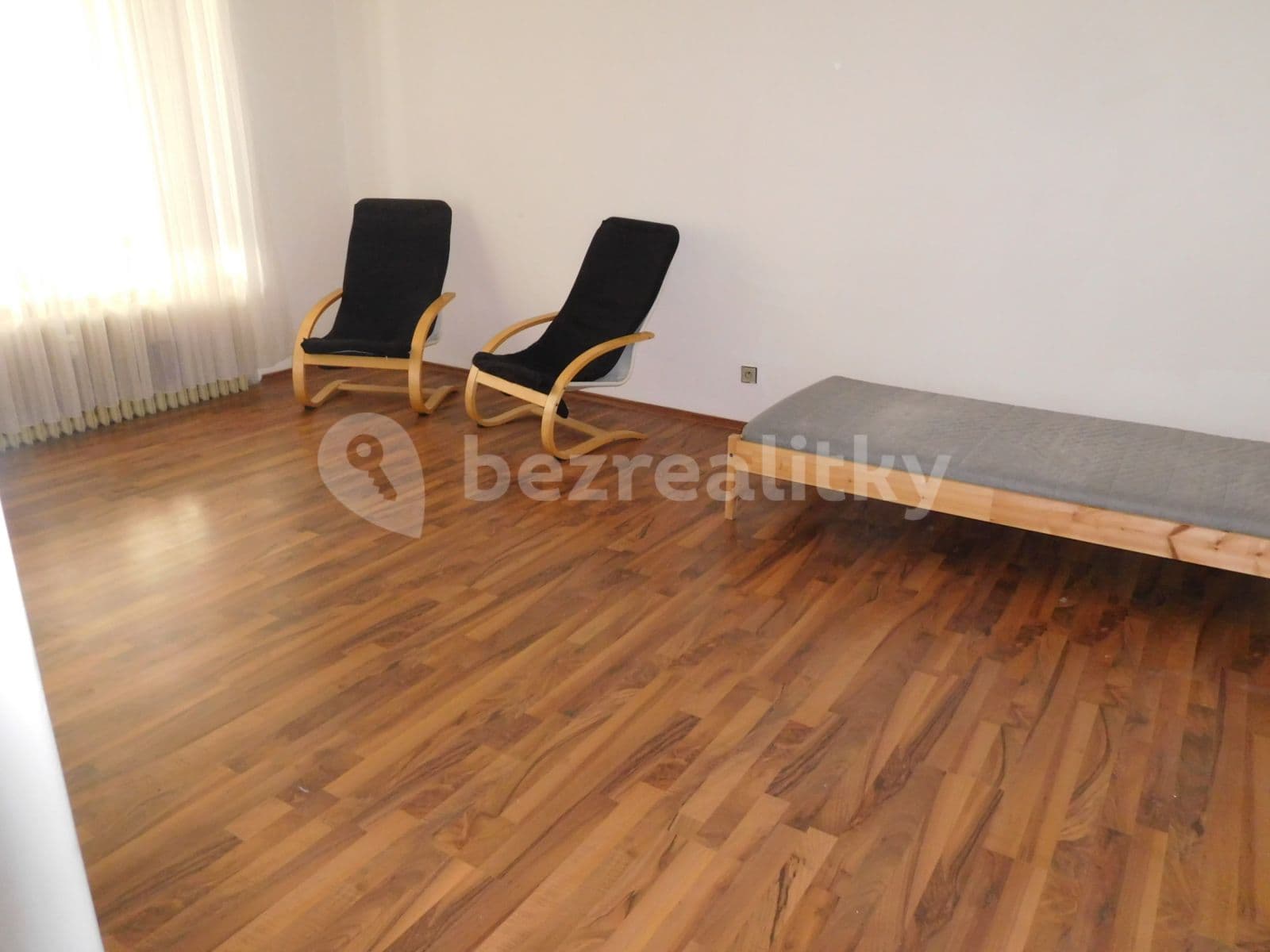 Pronájem bytu 2+kk 43 m², 28. Pluku, Praha, Praha Pronájem bytu 2+kk 43 m², 28. Pluku, Praha, Praha