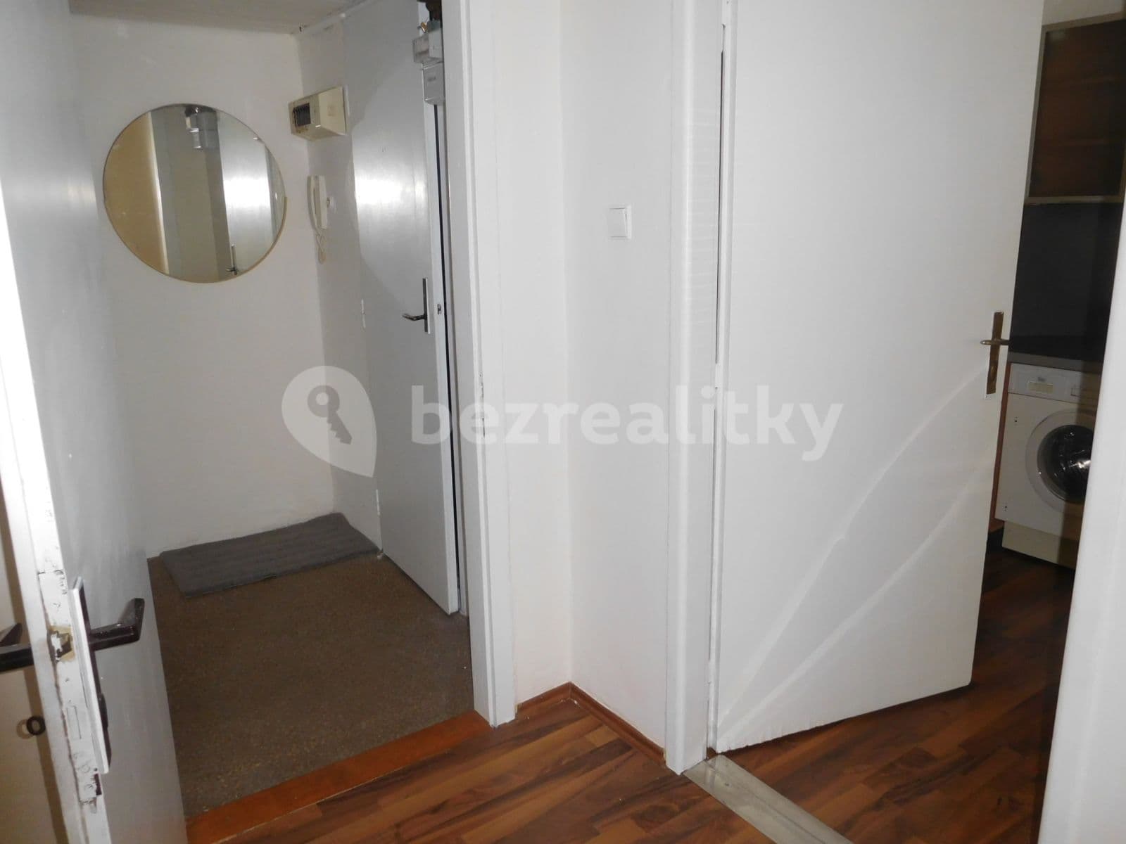 Pronájem bytu 2+kk 43 m², 28. Pluku, Praha, Praha Pronájem bytu 2+kk 43 m², 28. Pluku, Praha, Praha