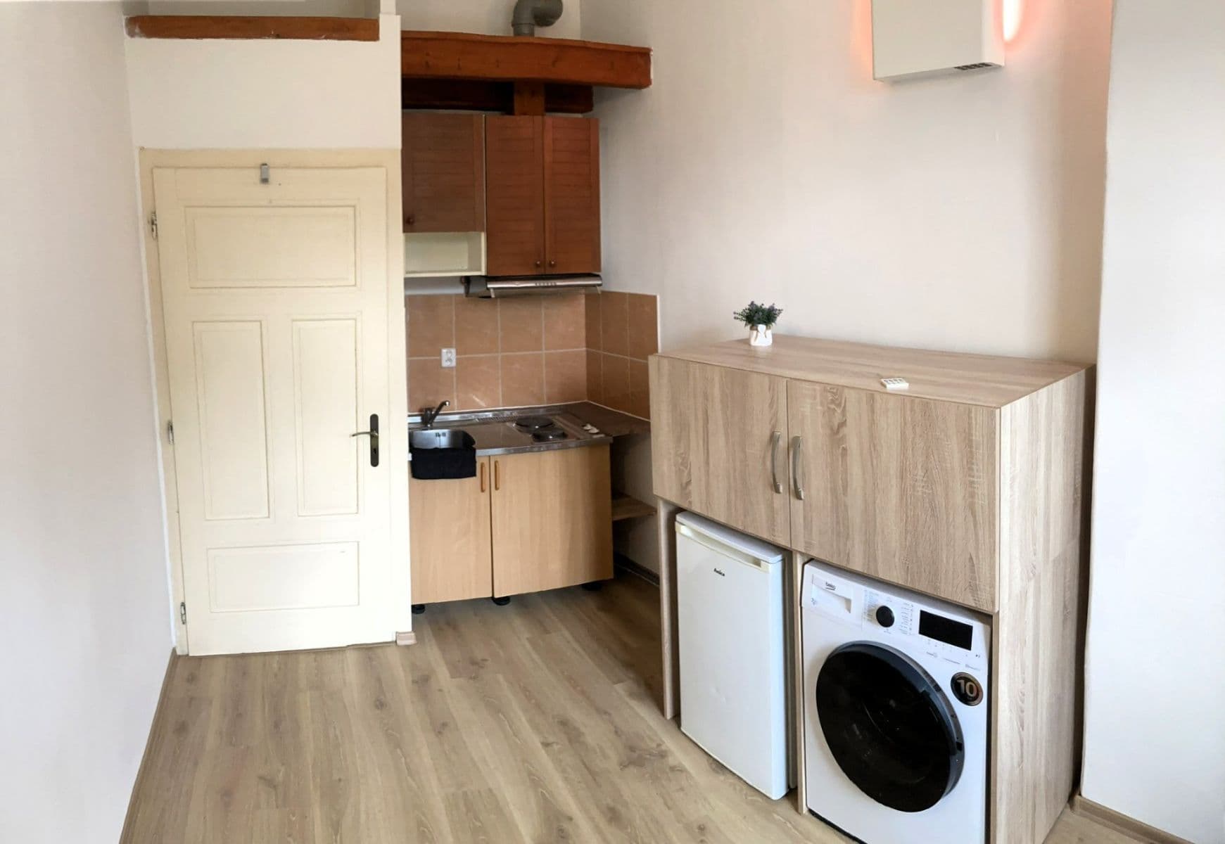Pronájem bytu Garsoniéra 24 m², Emilie Floriánové, Jablonec nad Nisou, Liberecký kraj Pronájem bytu Garsoniéra 24 m², Emilie Floriánové, Jablonec nad Nisou, Liberecký kraj