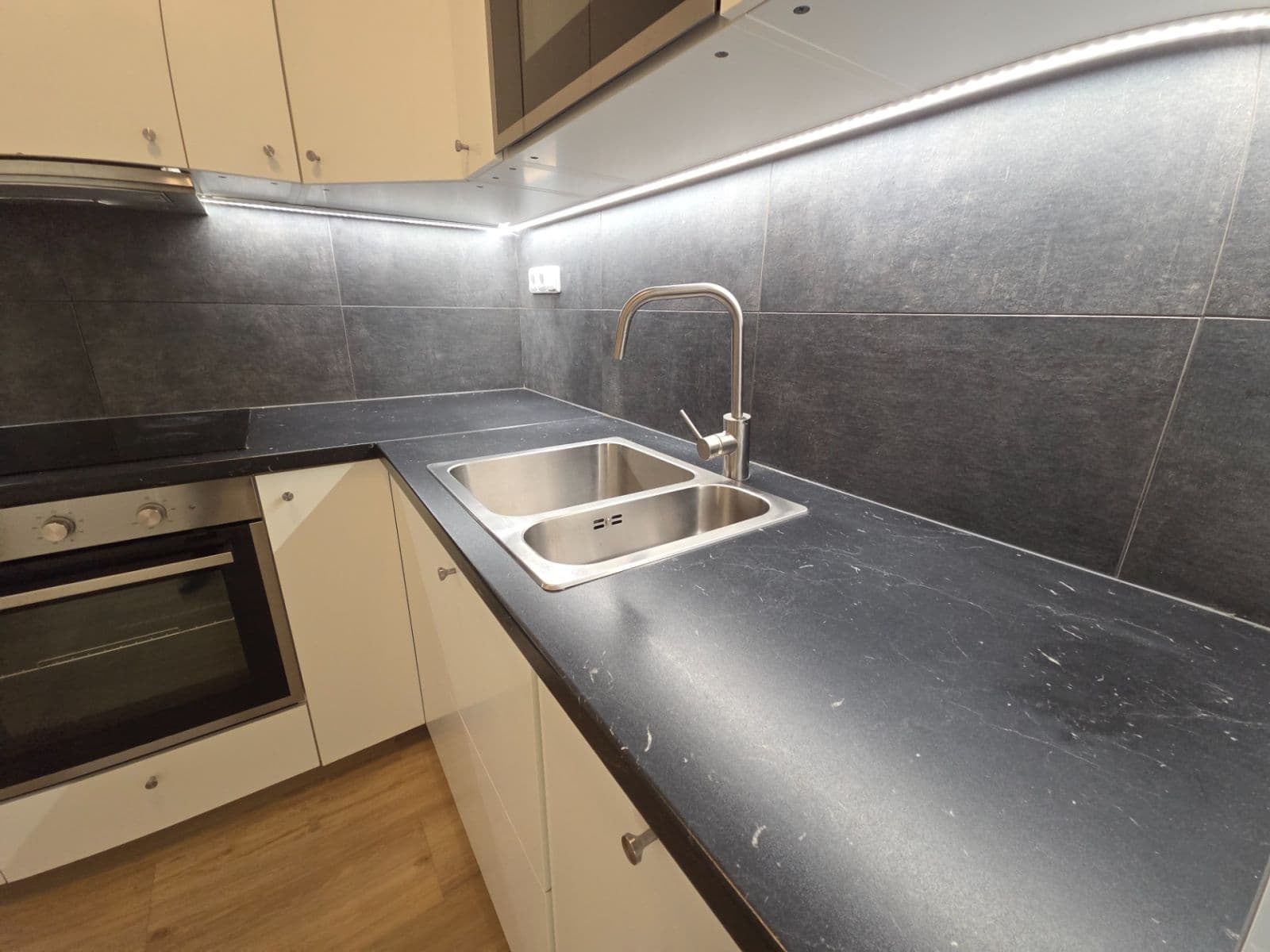 Pronájem bytu 2+kk 48 m², Makovského, Praha, Praha Pronájem bytu 2+kk 48 m², Makovského, Praha, Praha