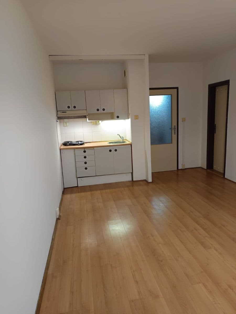 Pronájem bytu Garsoniéra 30 m², Semická, Praha, Praha Pronájem bytu Garsoniéra 30 m², Semická, Praha, Praha