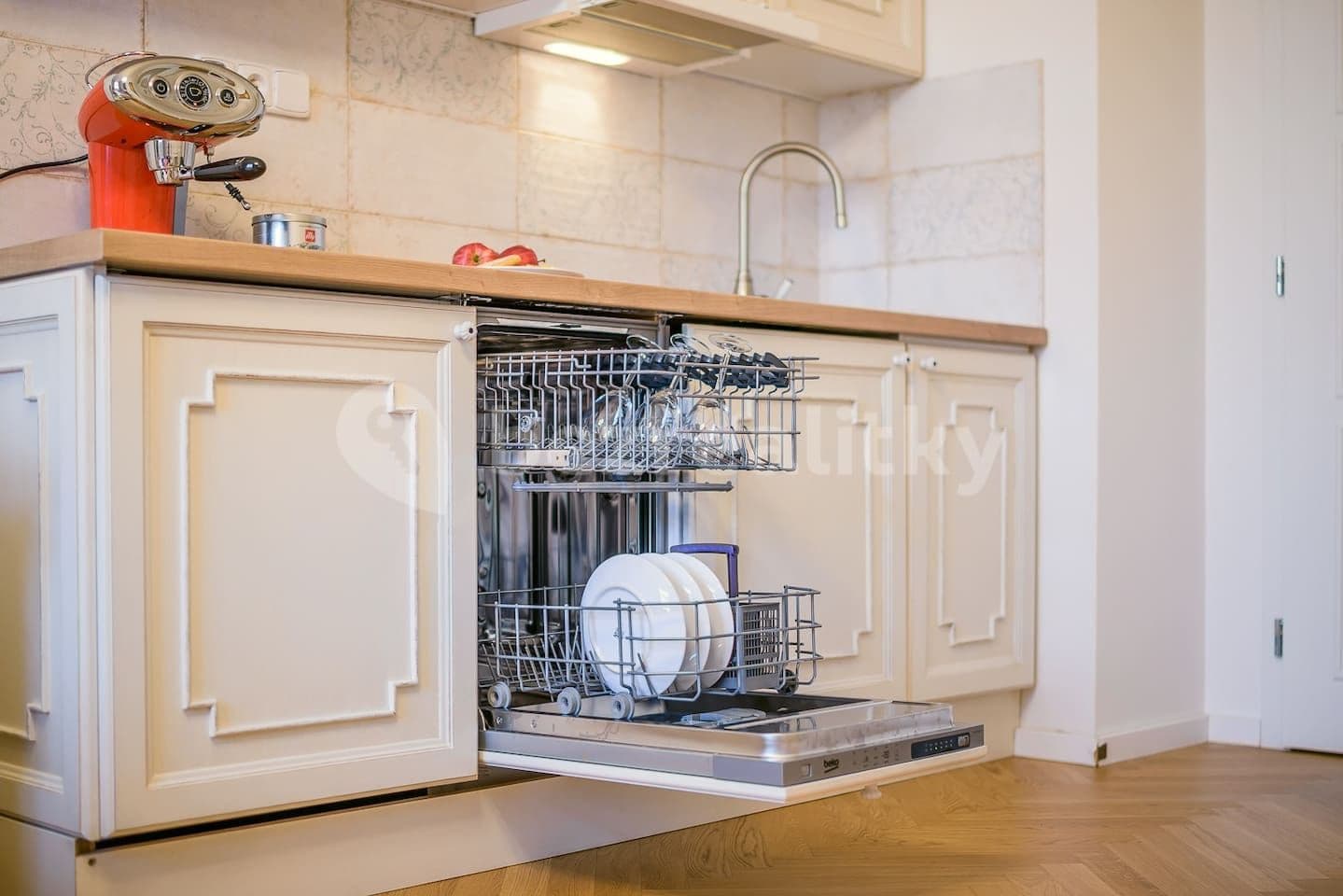 Pronájem bytu 1+kk 24 m², Náměstí Bratří Synků, Praha, Praha Pronájem bytu 1+kk 24 m², Náměstí Bratří Synků, Praha, Praha