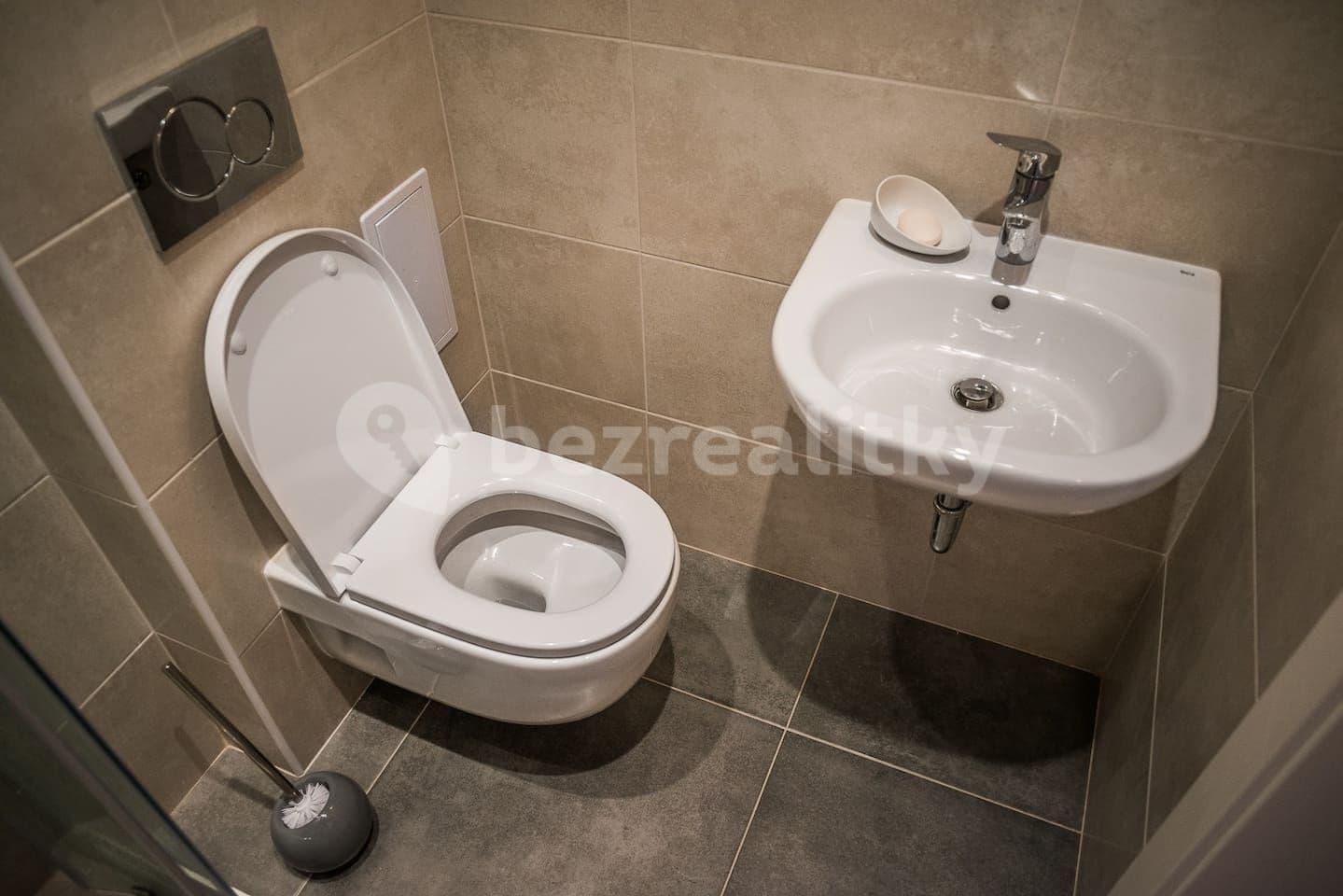 Pronájem bytu 1+kk 24 m², Náměstí Bratří Synků, Praha, Praha Pronájem bytu 1+kk 24 m², Náměstí Bratří Synků, Praha, Praha