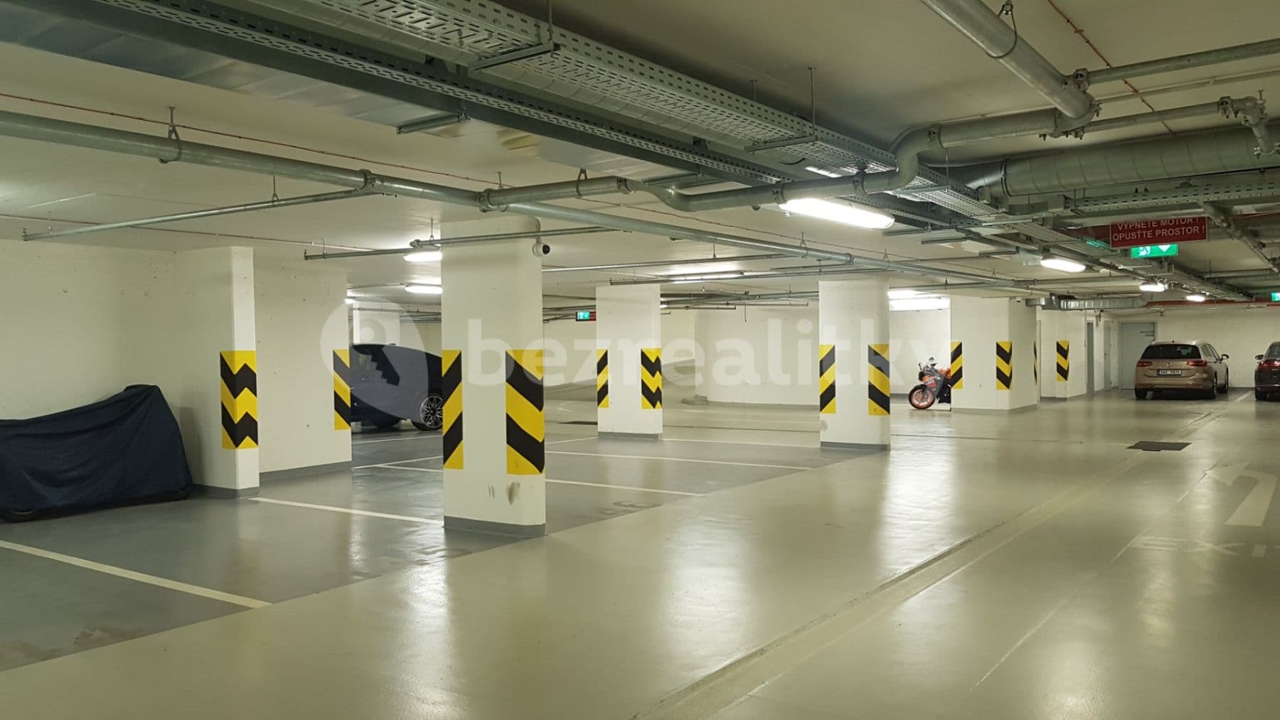 Pronájem garáže 12 m², U Mlýnského kanálu, Praha, Praha Pronájem garáže 12 m², U Mlýnského kanálu, Praha, Praha