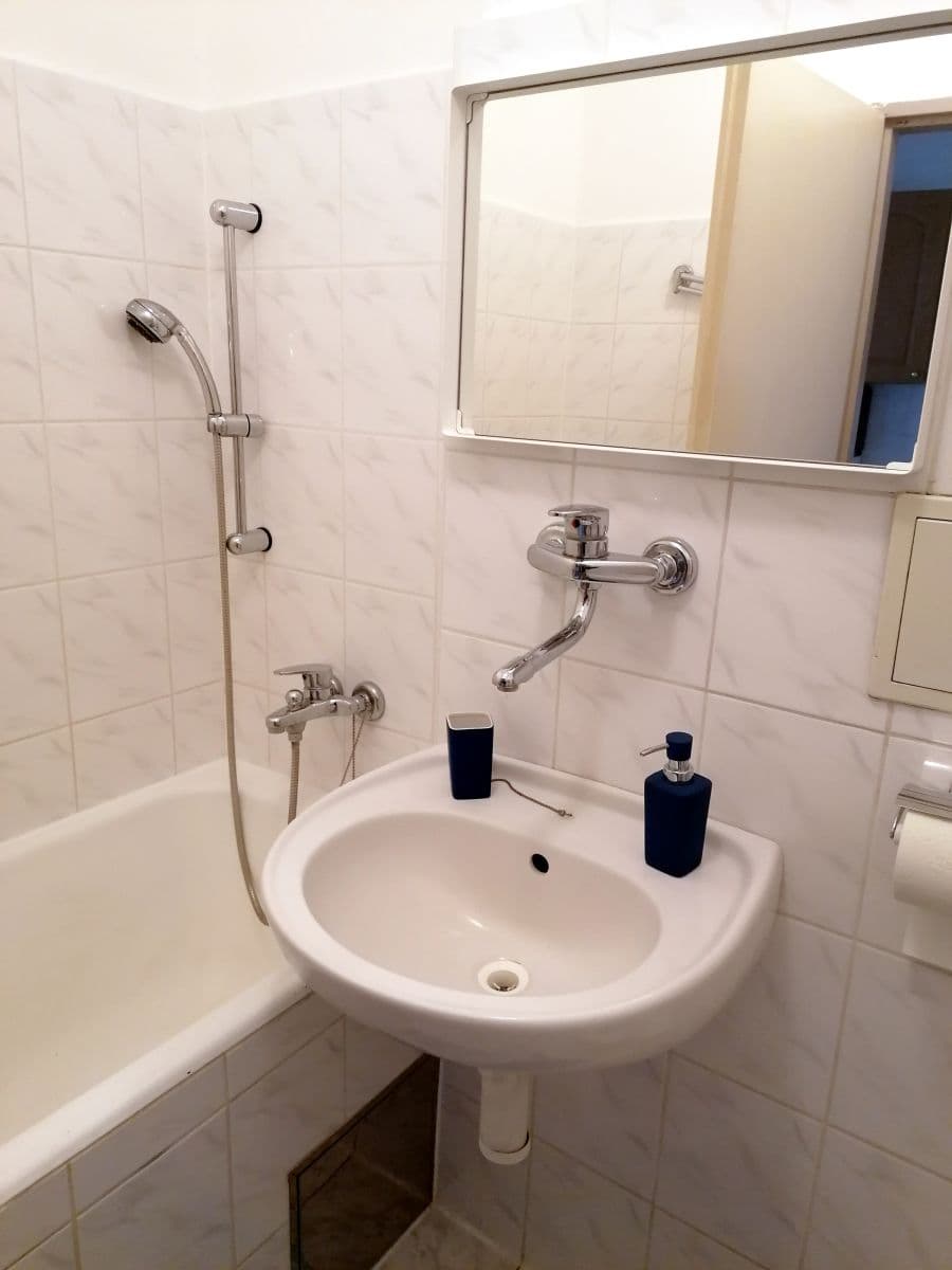 Pronájem bytu 1+1 25 m², Kominárska, Nové Mesto, Bratislavský kraj Pronájem bytu 1+1 25 m², Kominárska, Nové Mesto, Bratislavský kraj